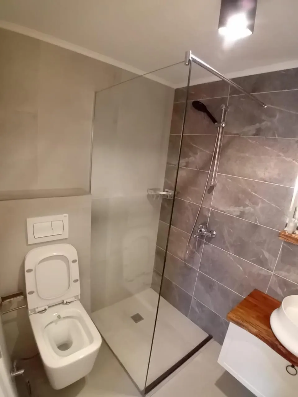 Shower in Hotel Driada