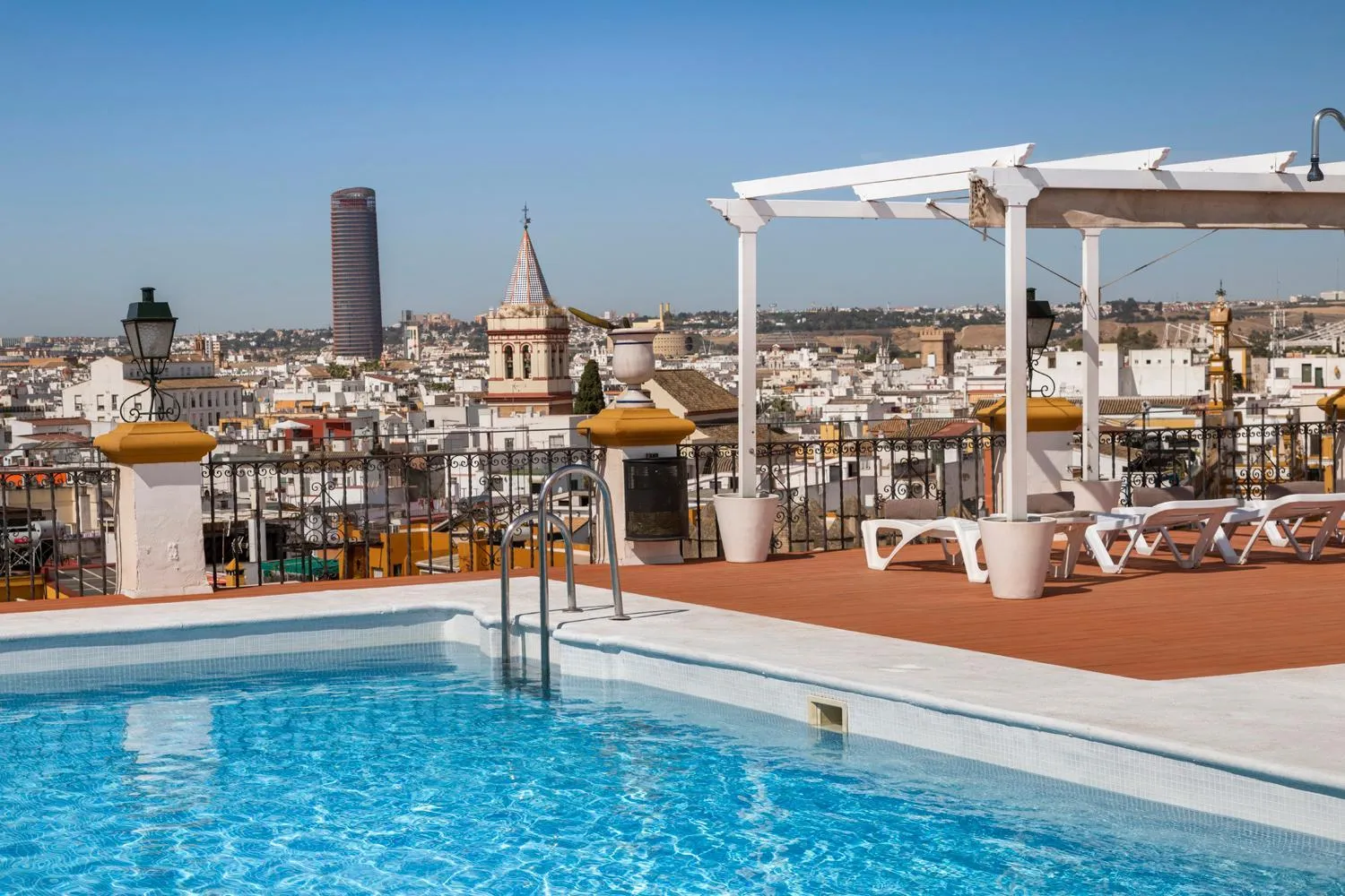 Swimming pool in Exe Sevilla Macarena