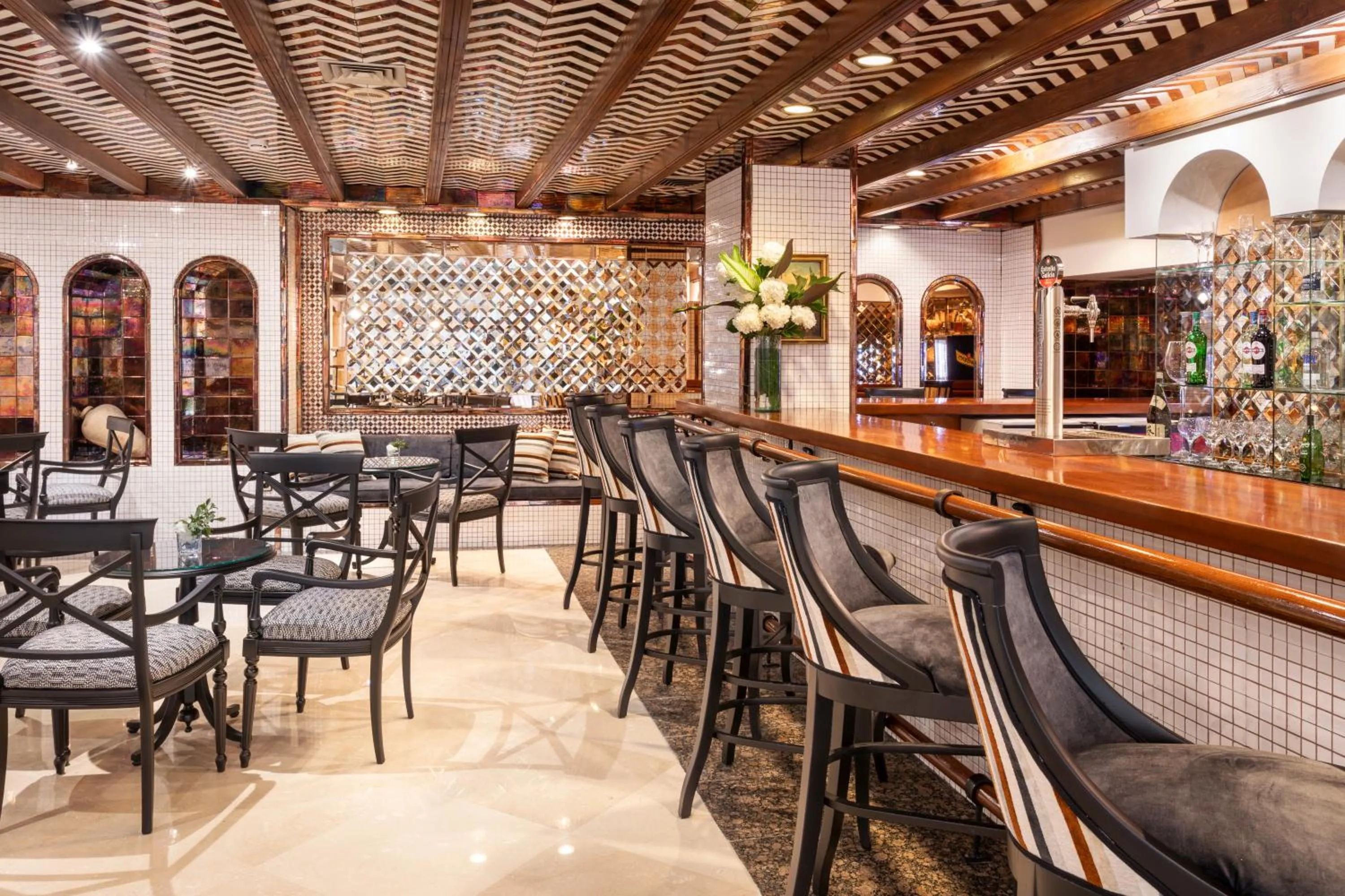 Lounge or bar in Exe Sevilla Macarena