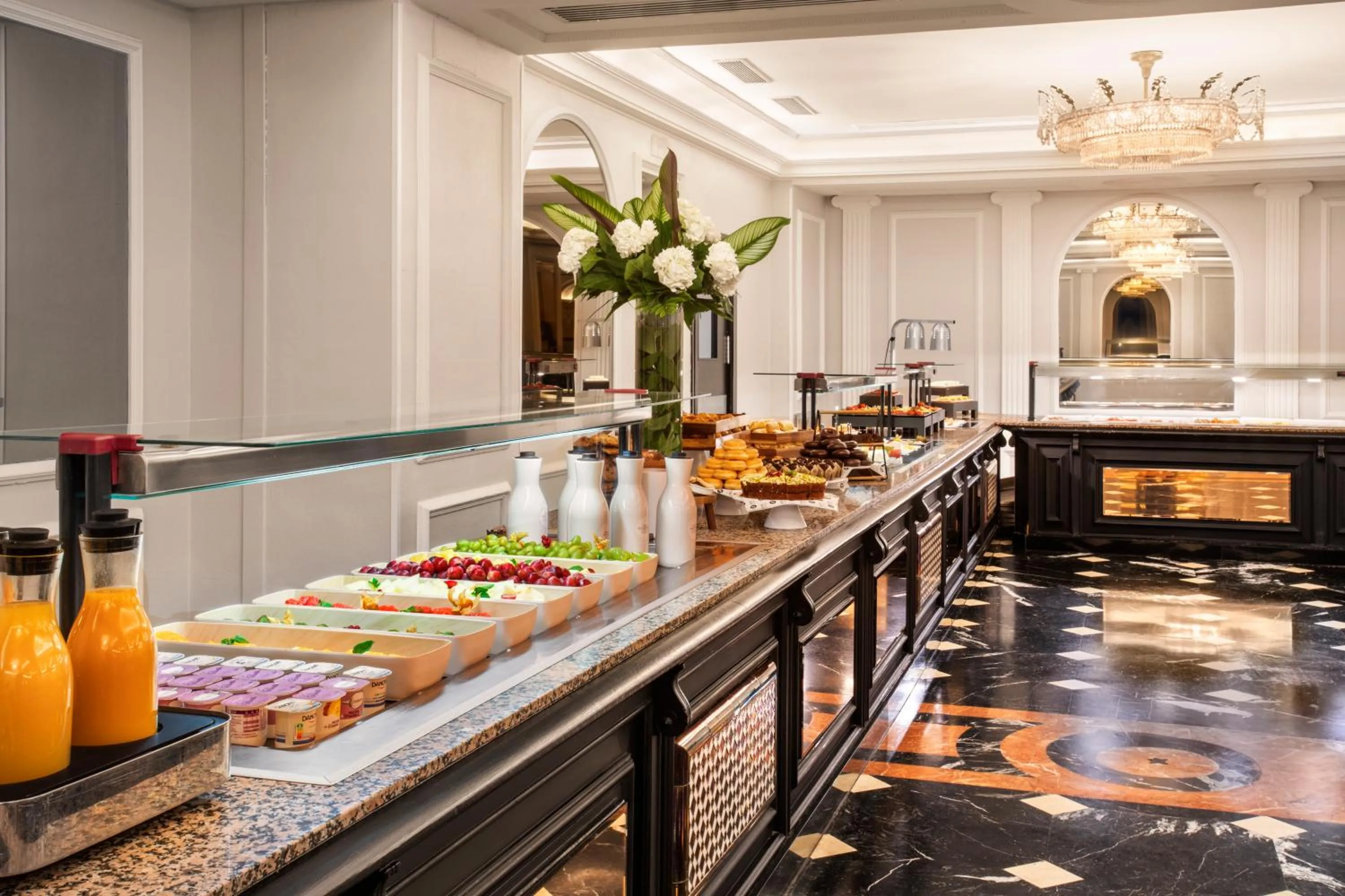 Buffet breakfast in Exe Sevilla Macarena