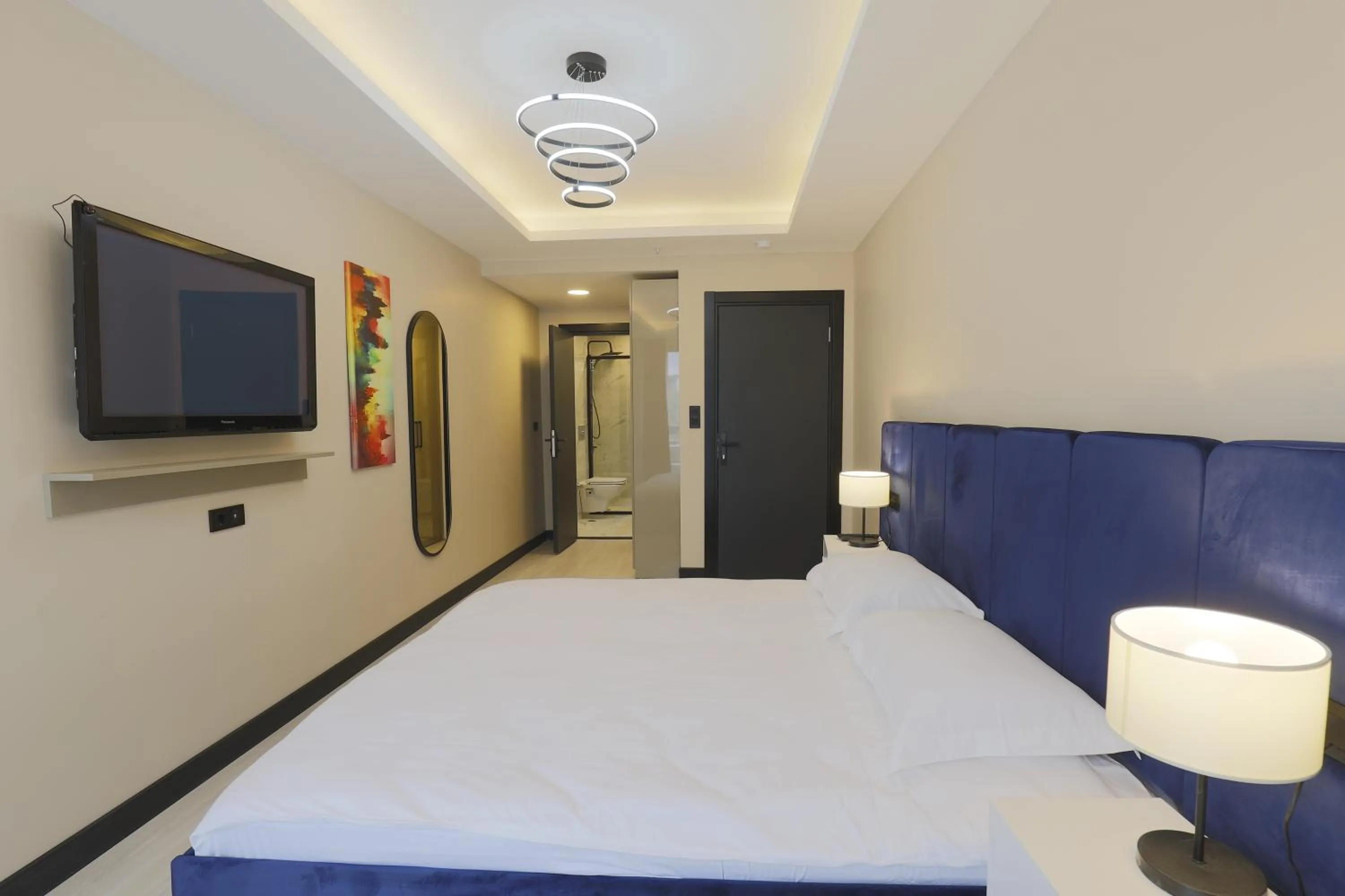Communal lounge/ TV room, Bed in Ravello Suites Taksim