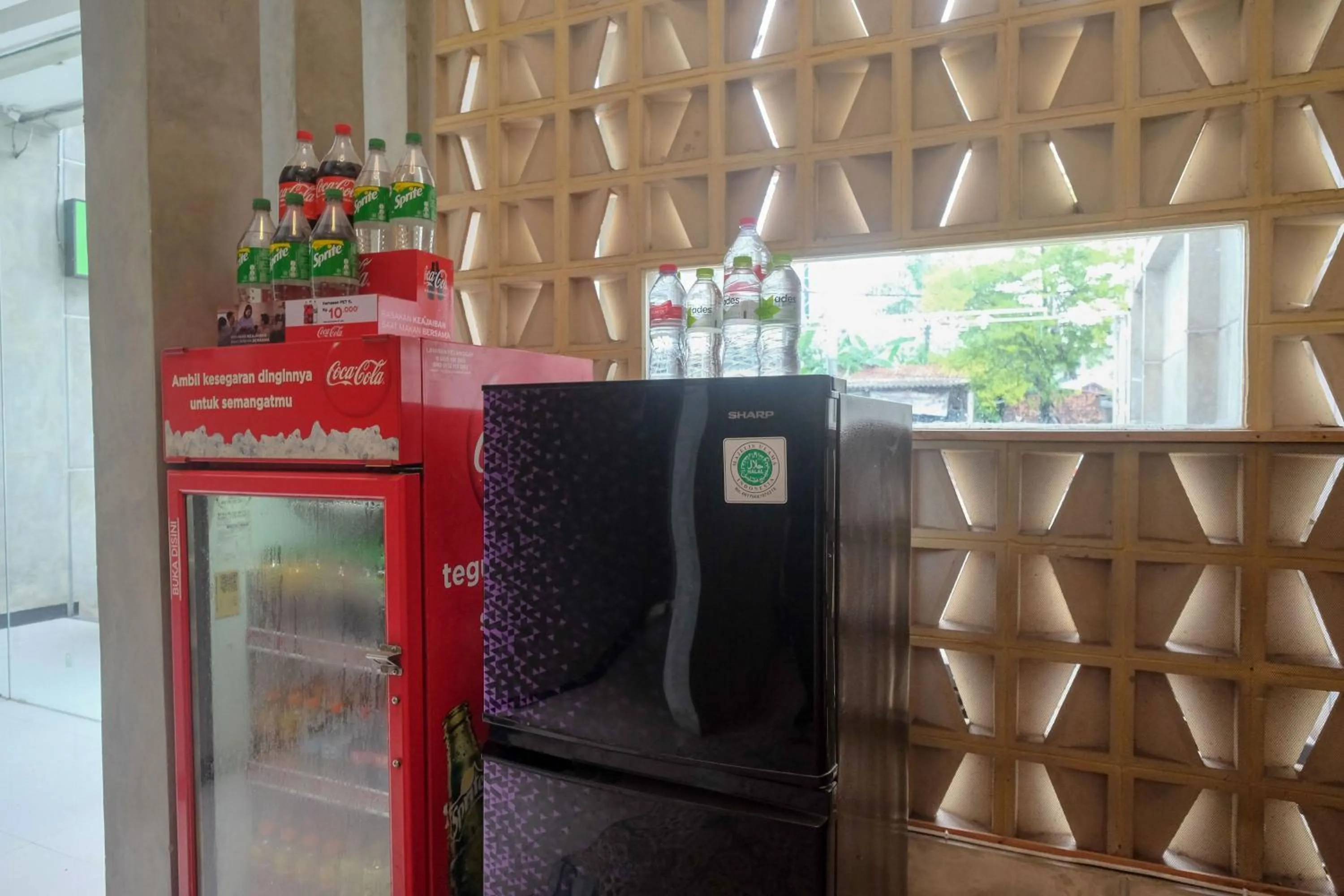 oven in Urbanview Hotel Syariah Artamara Tegal by RedDoorz