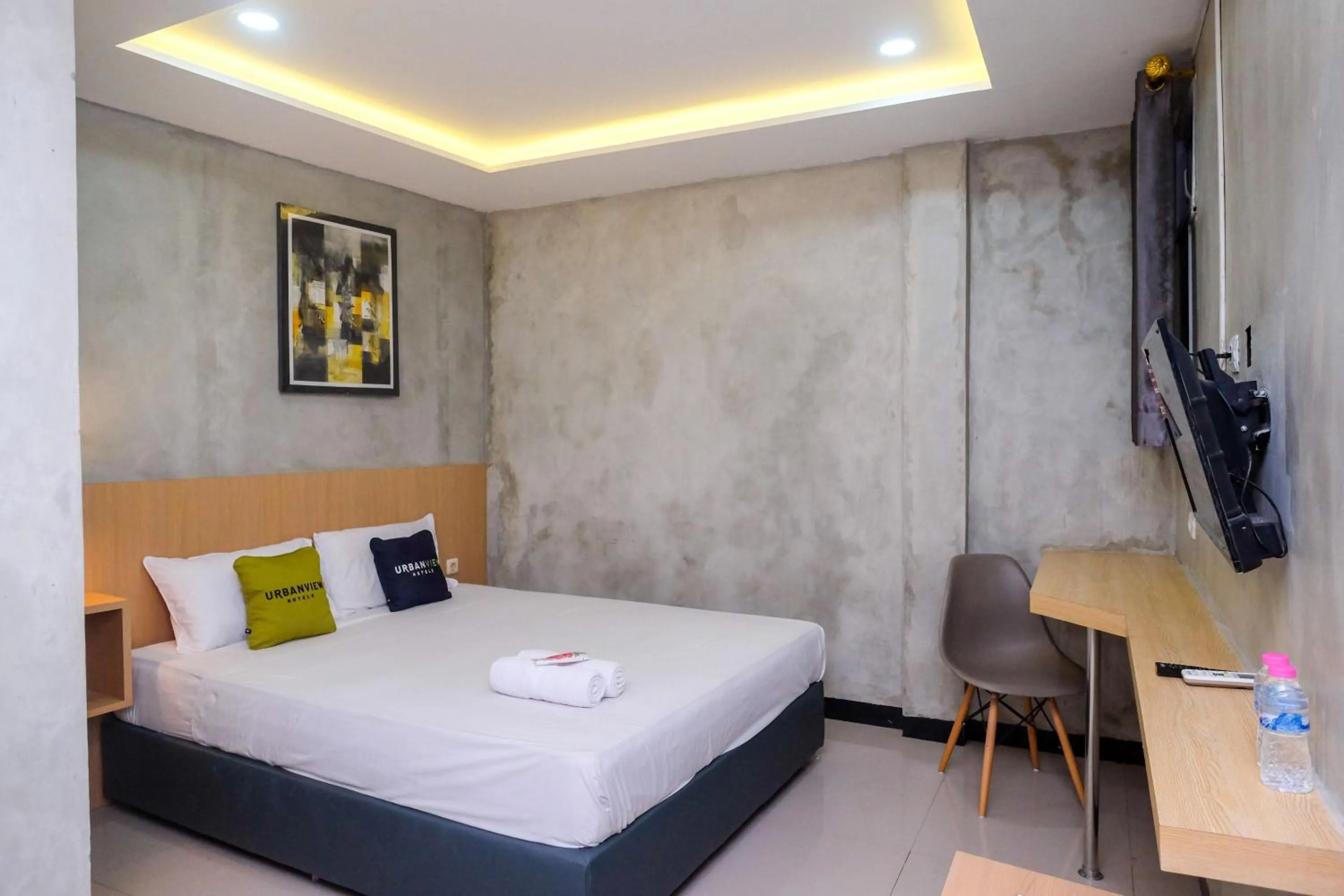 Bedroom, Bed in Urbanview Hotel Syariah Artamara Tegal by RedDoorz
