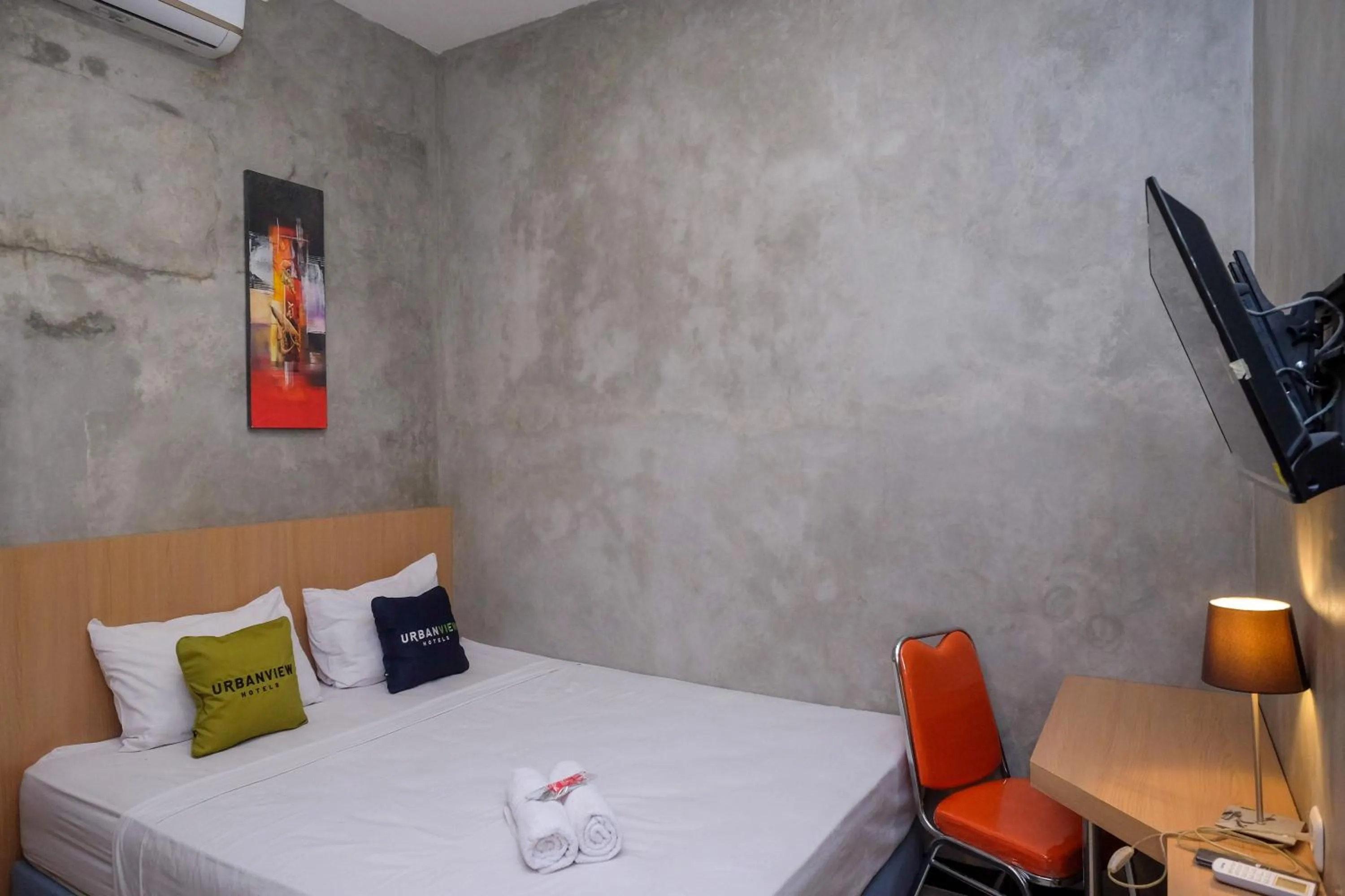 Bedroom, Bed in Urbanview Hotel Syariah Artamara Tegal by RedDoorz