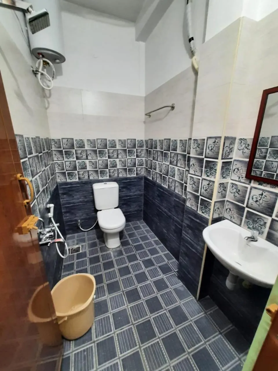 Bathroom in French Park Inn