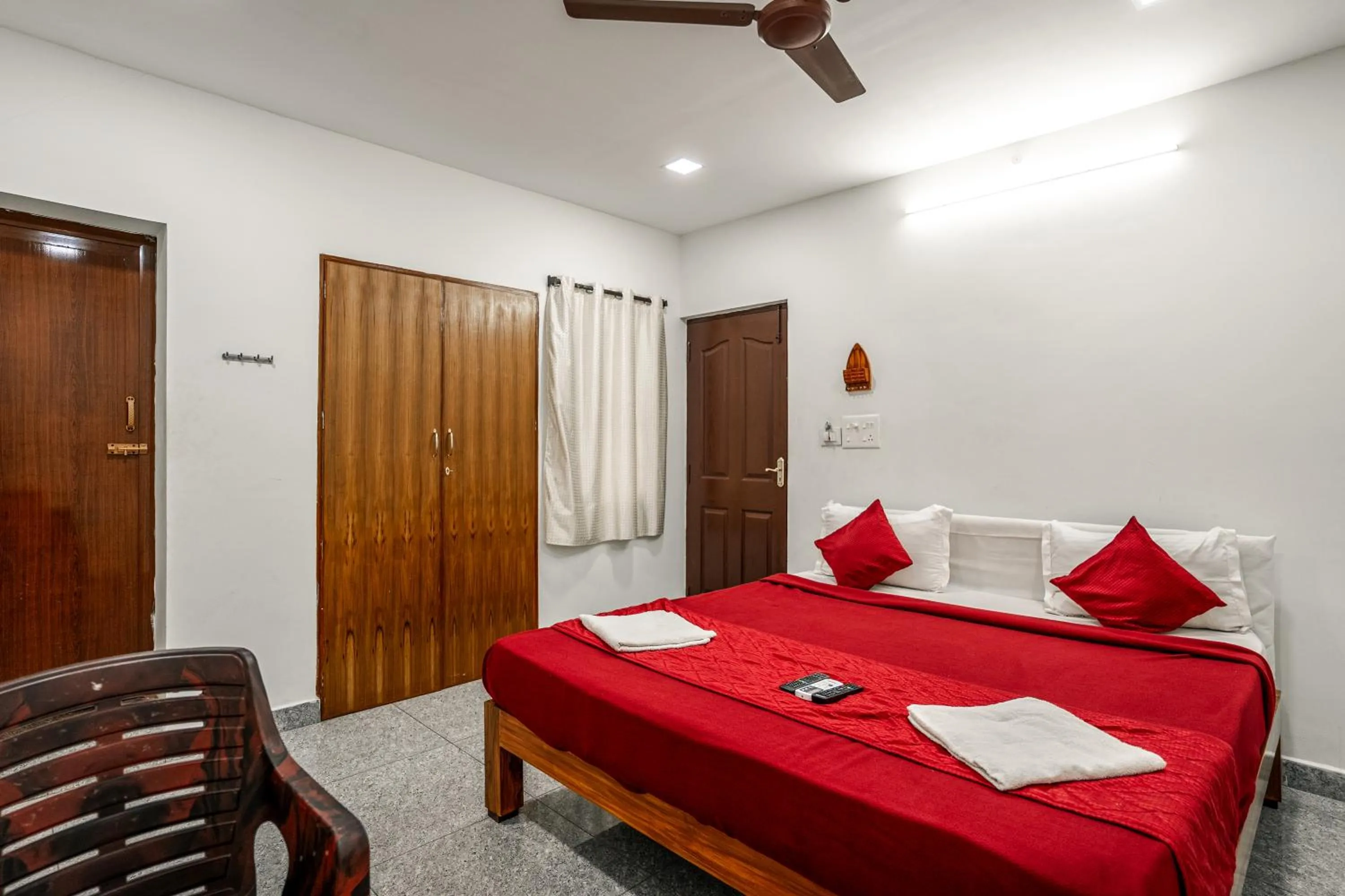 Bedroom, Bed in French Park Inn