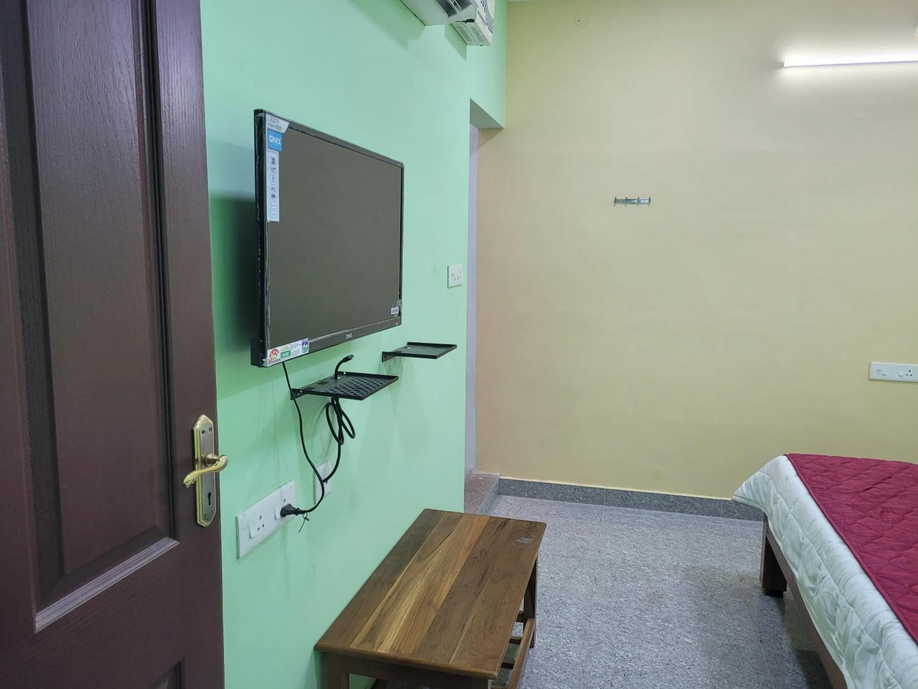 Bedroom, Bed in French Park Inn