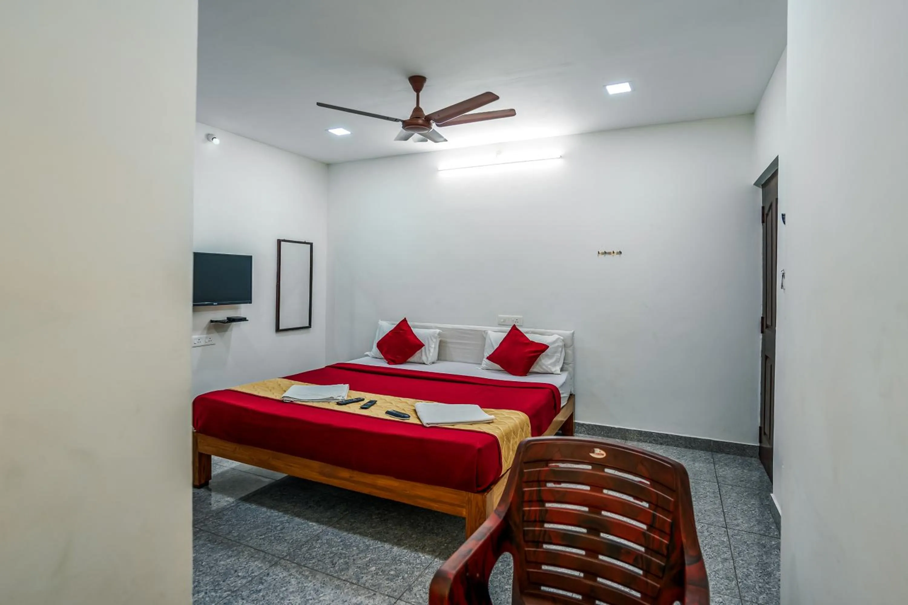 Photo of the whole room, Bed in French Park Inn