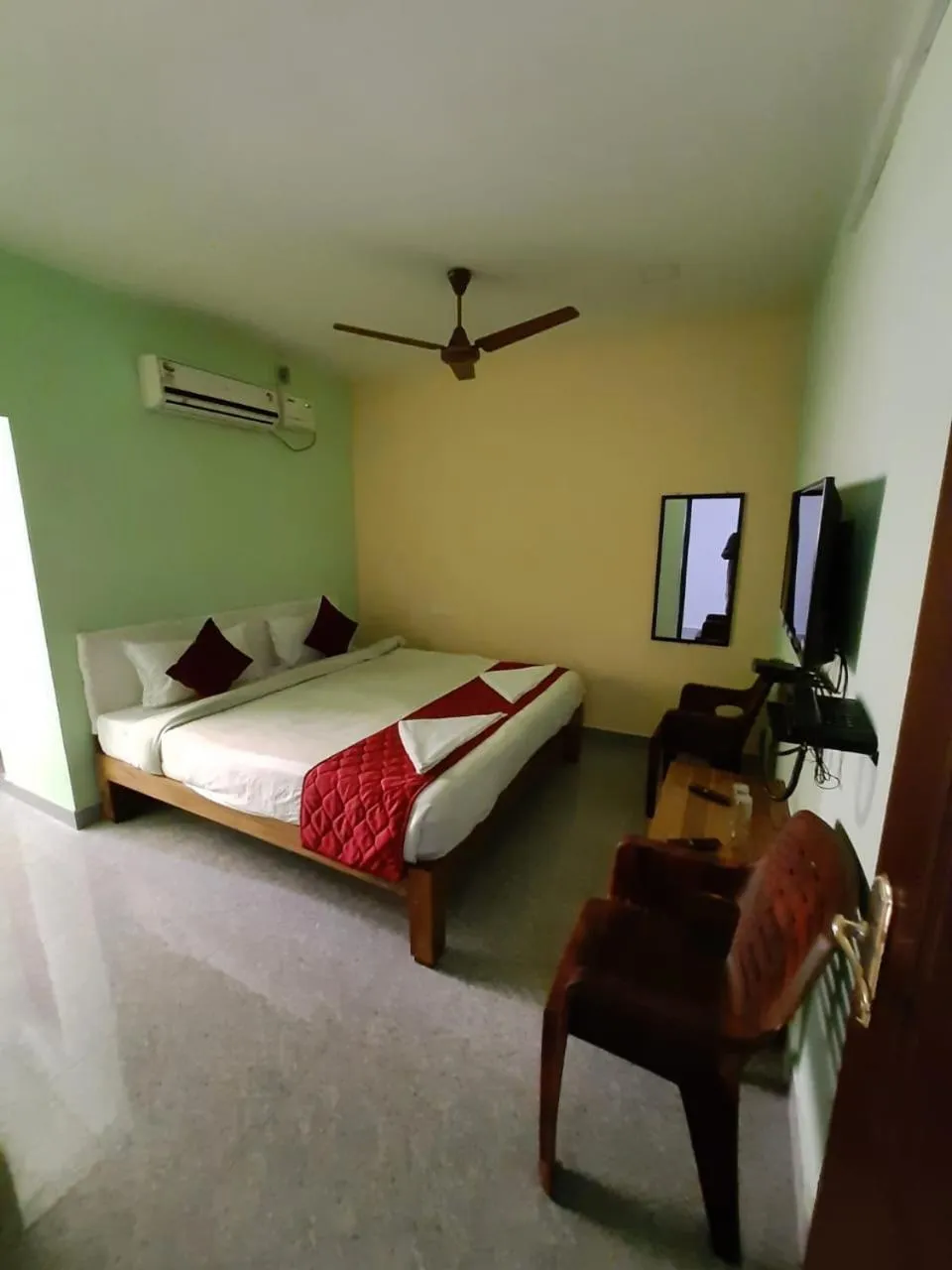 Bed in French Park Inn