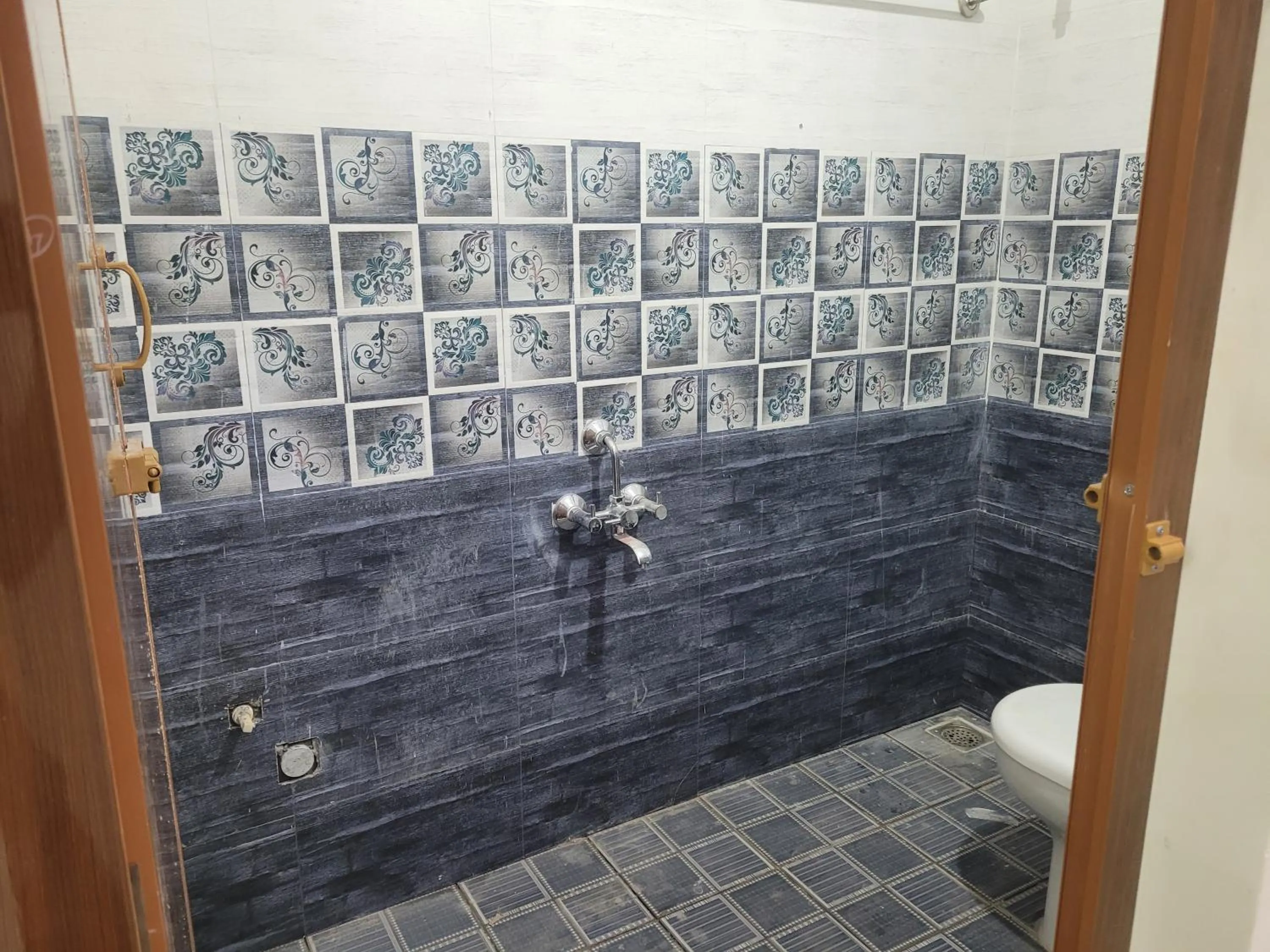 Bathroom in French Park Inn