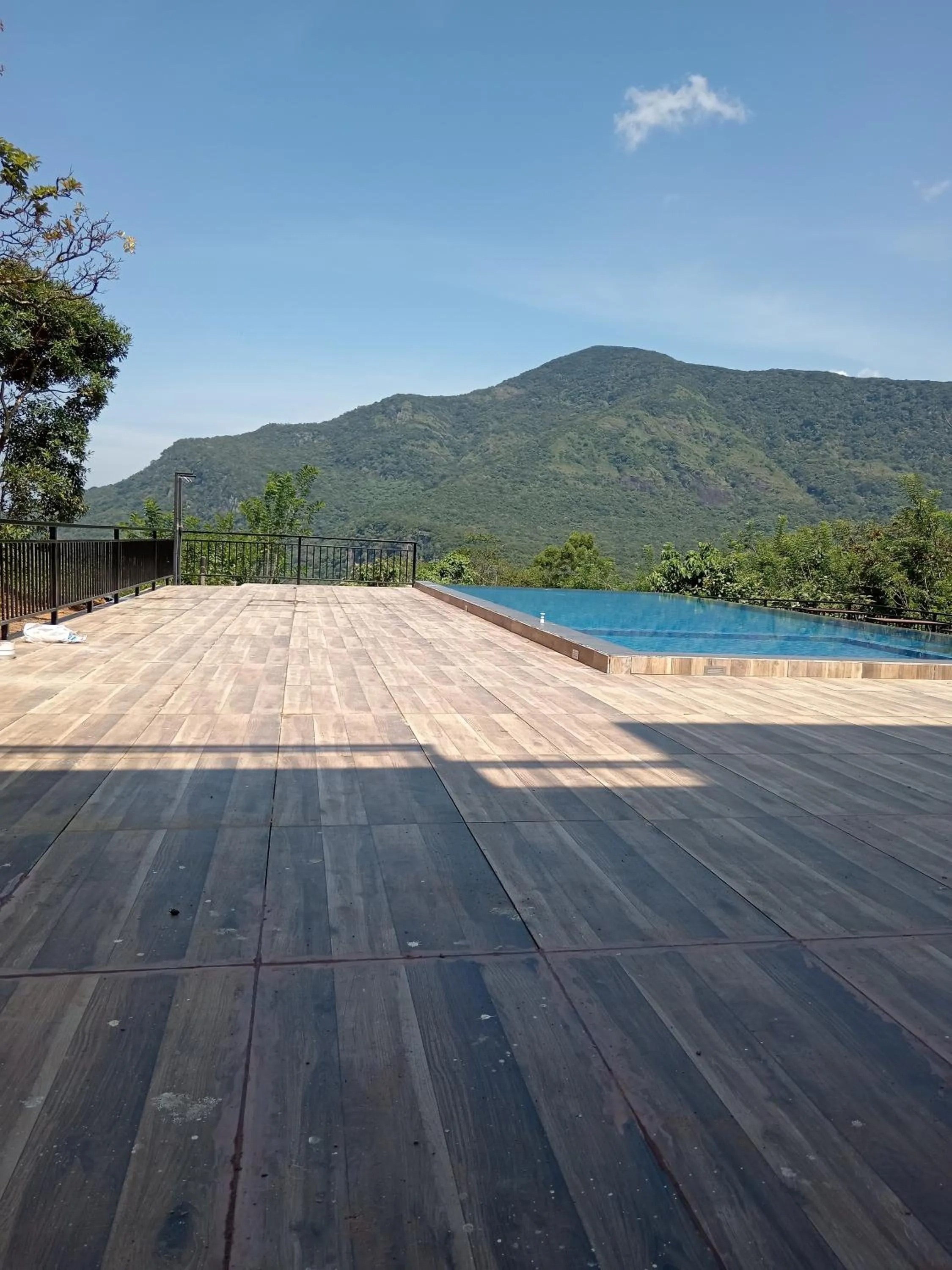 Swimming pool in CRYSTAL RIVERSTON DECK