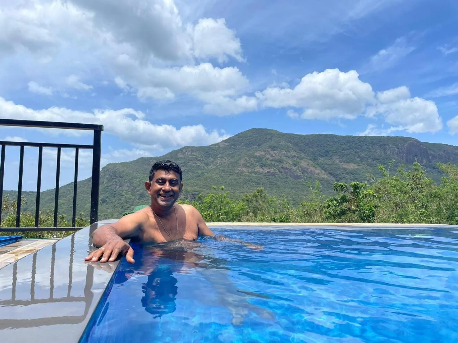 Swimming pool in CRYSTAL RIVERSTON DECK