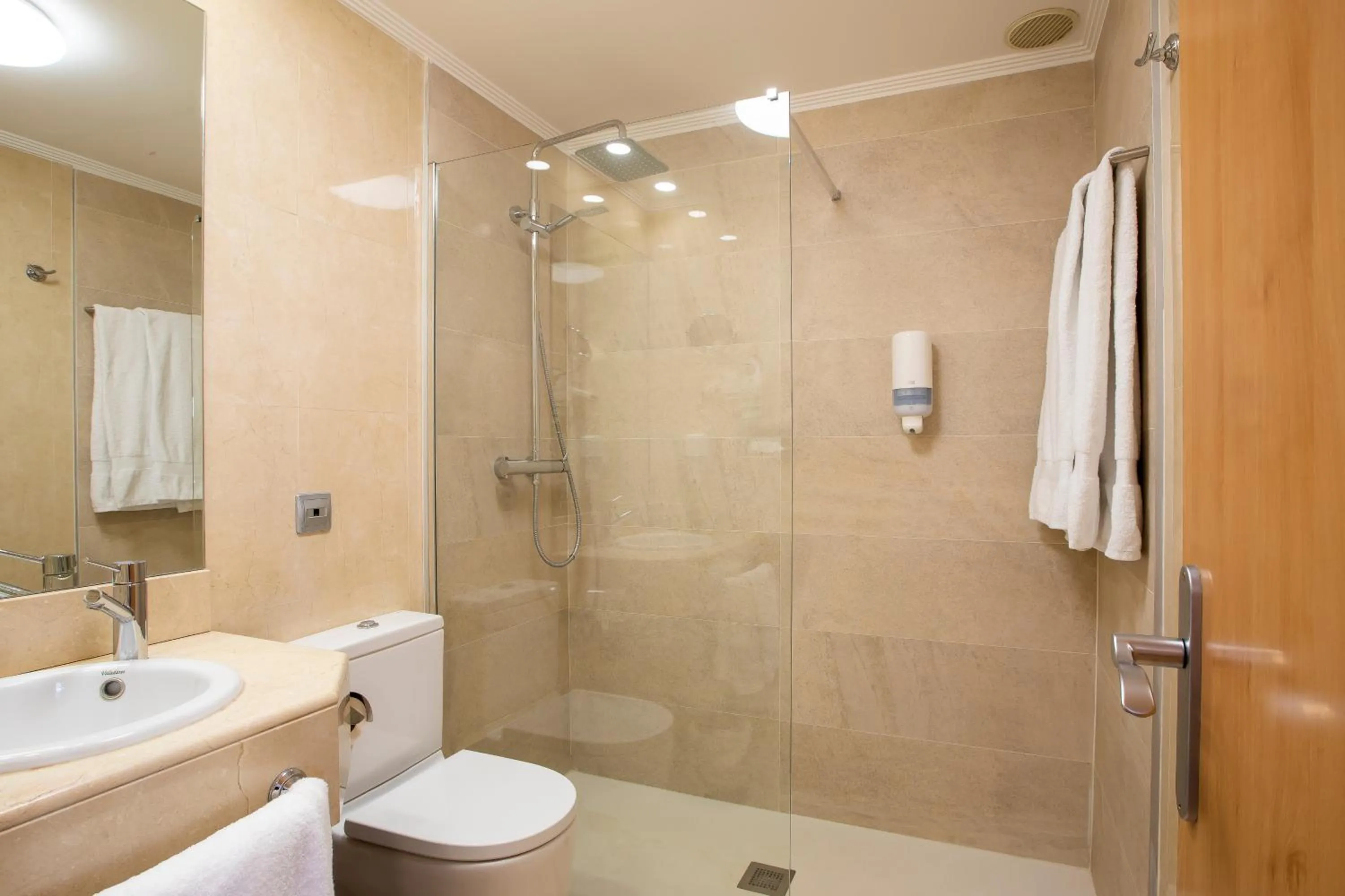 Shower in Sancho Ramirez