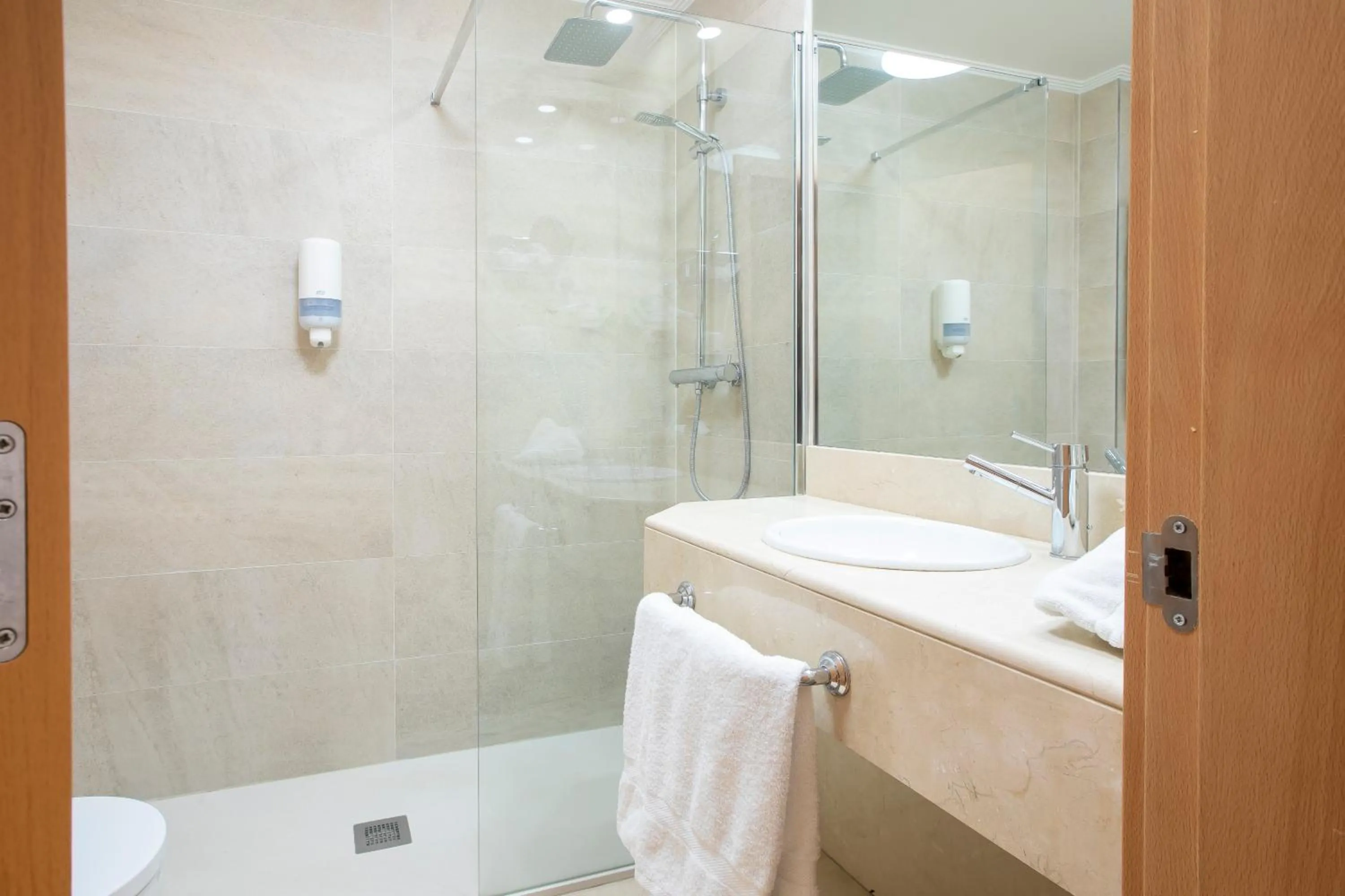 Shower in Sancho Ramirez