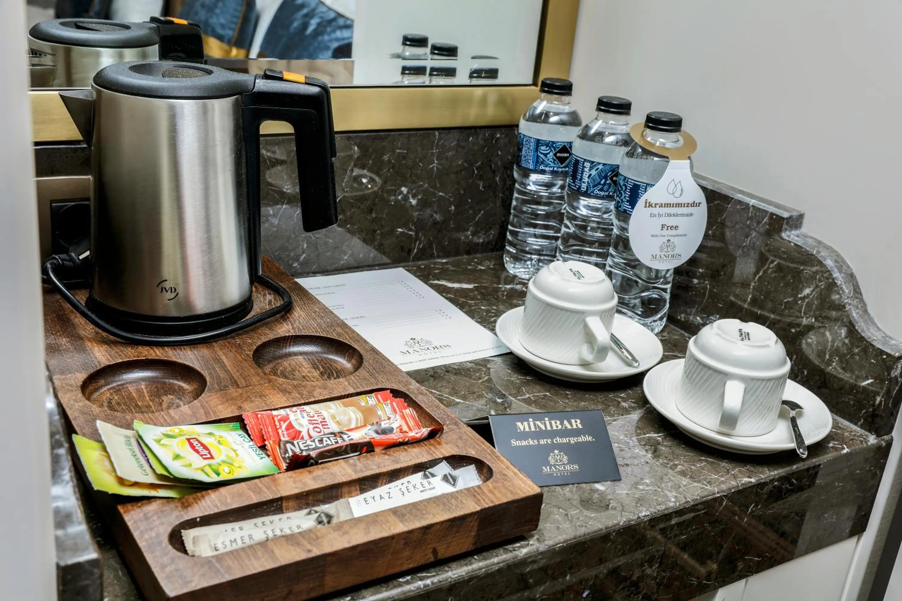 Coffee/tea facilities in MANORS HOTEL
