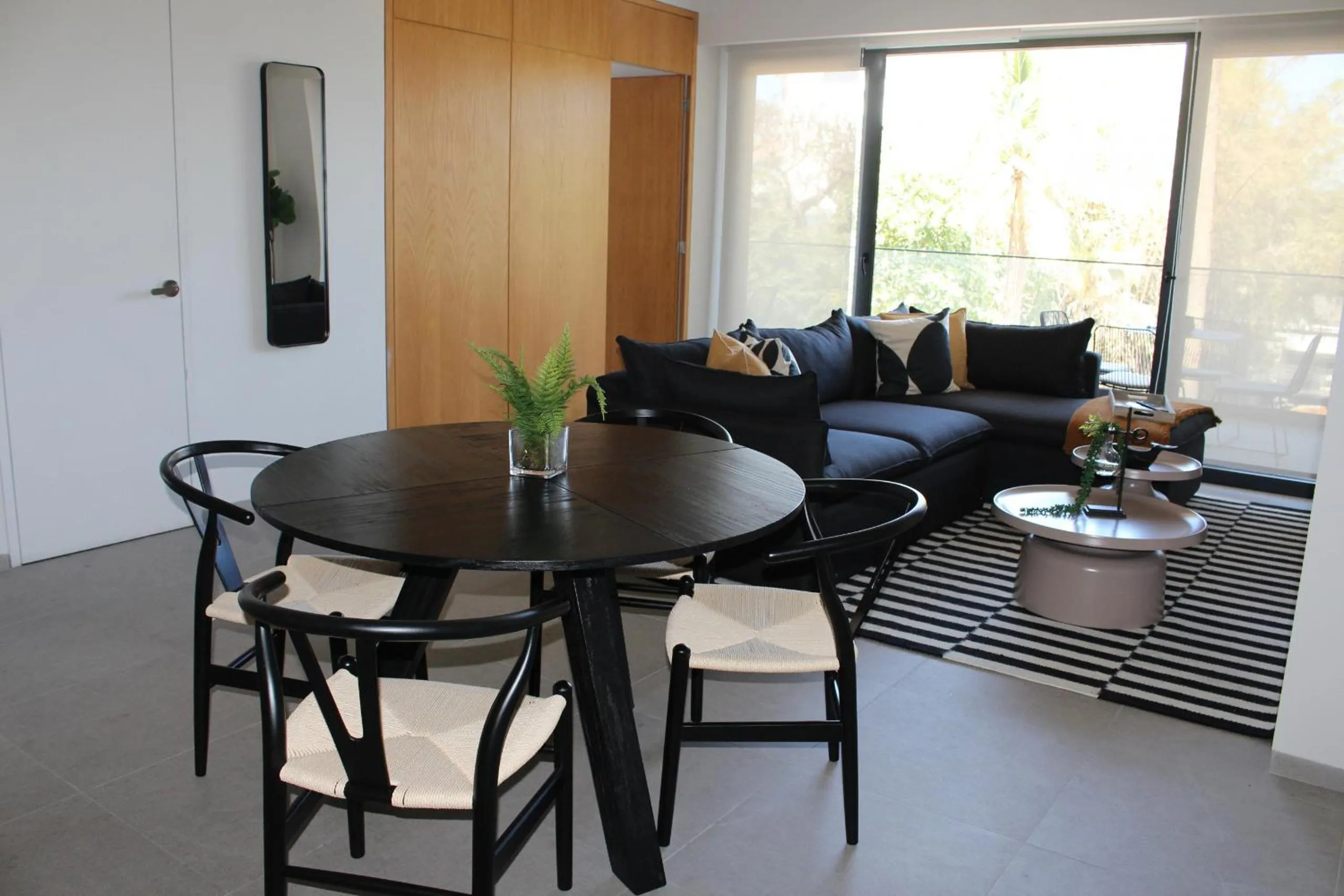 Dining area in 105 Downtown