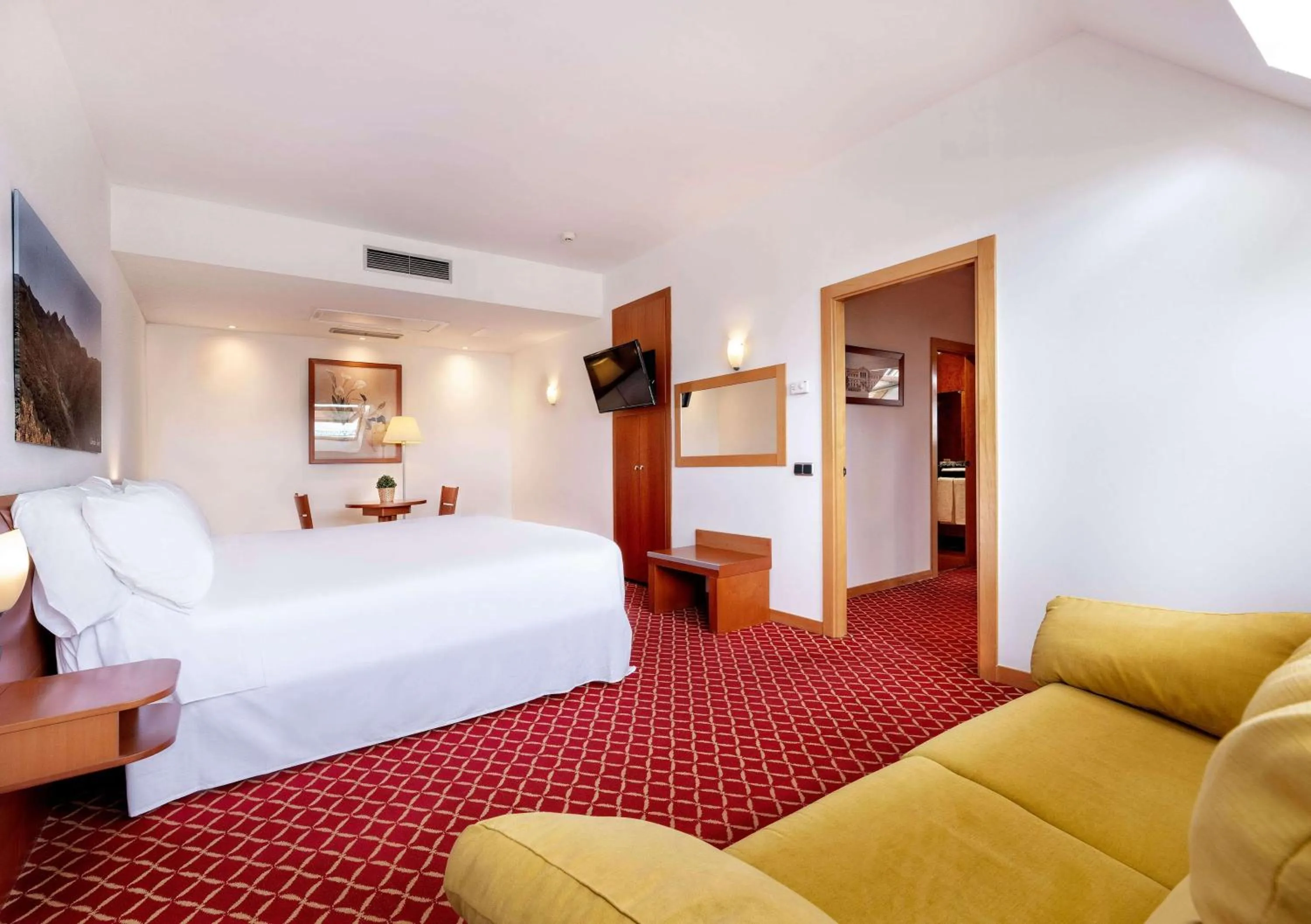 Bedroom, Bed in Hotel Zentral León