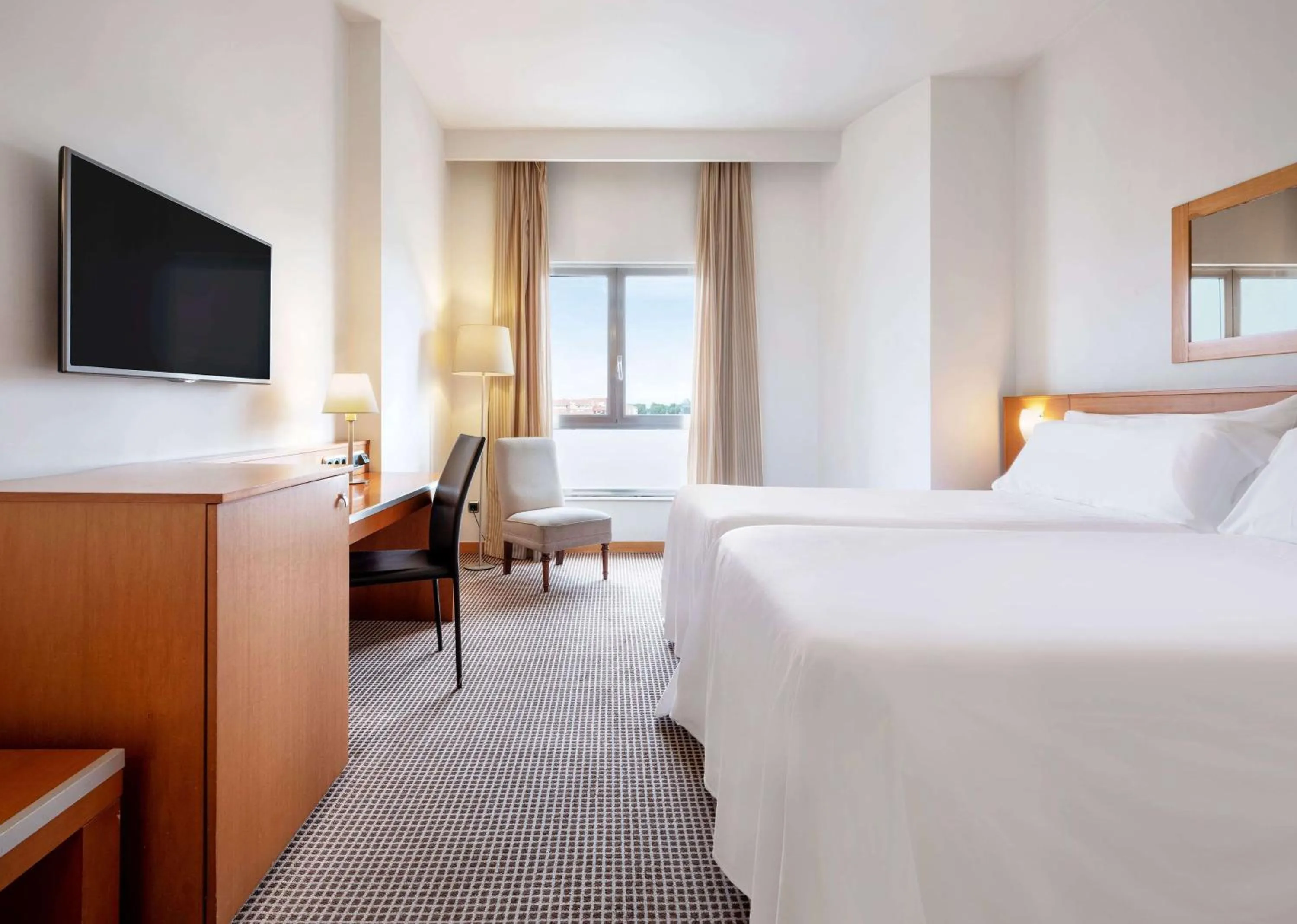 Bedroom, Bed in Hotel Zentral León