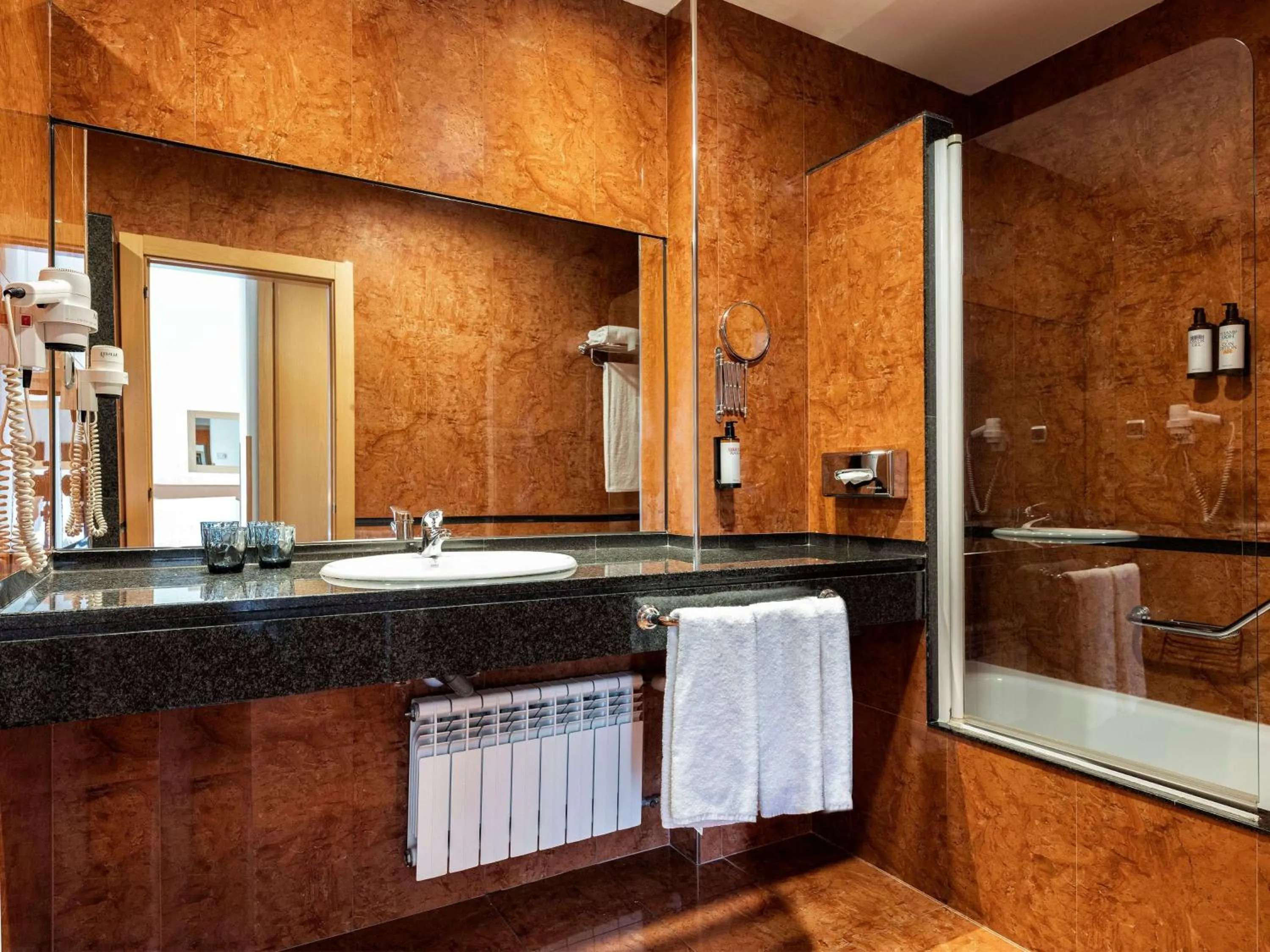 Bedroom in Hotel Zentral León