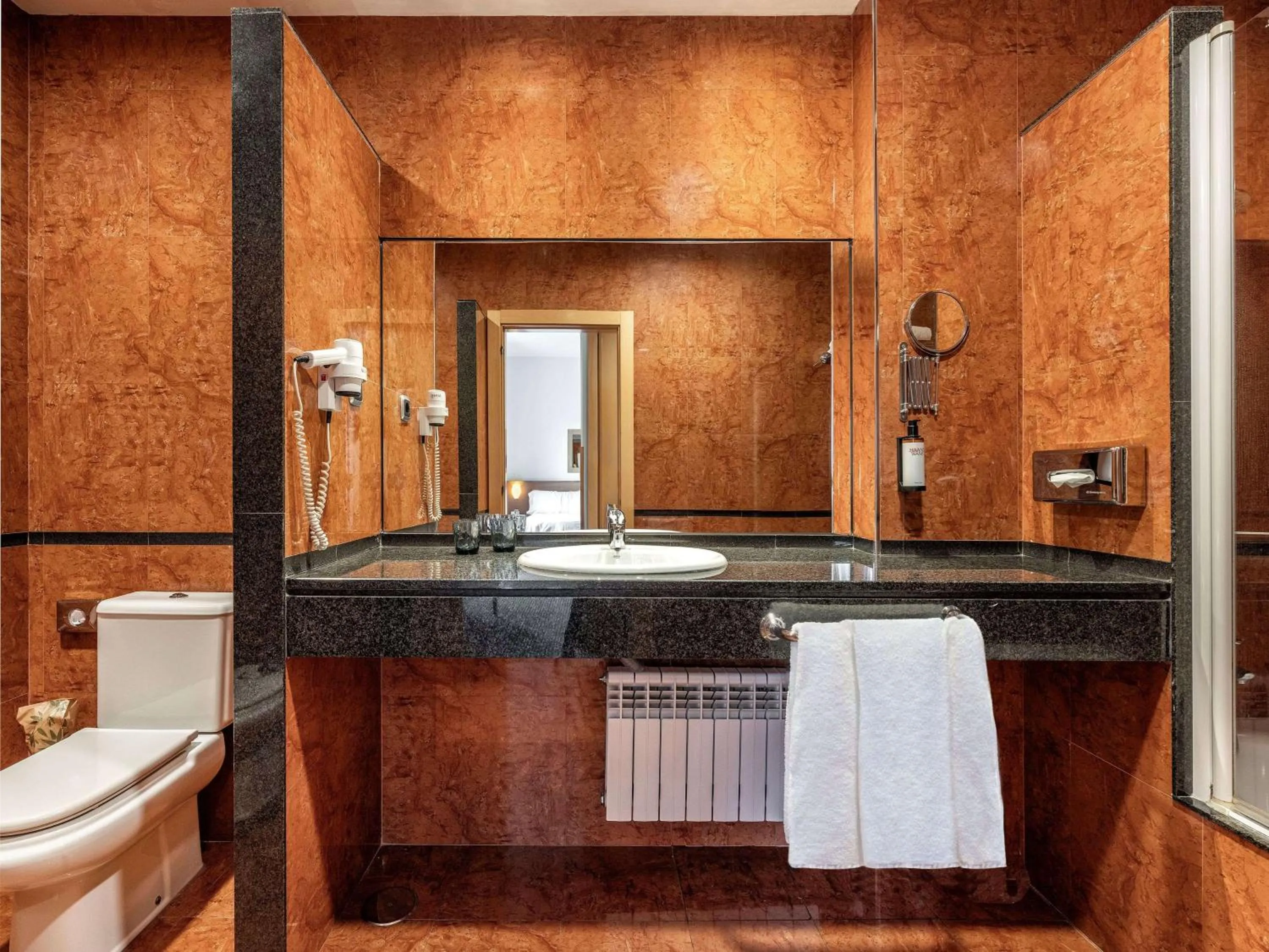 Bedroom in Hotel Zentral León