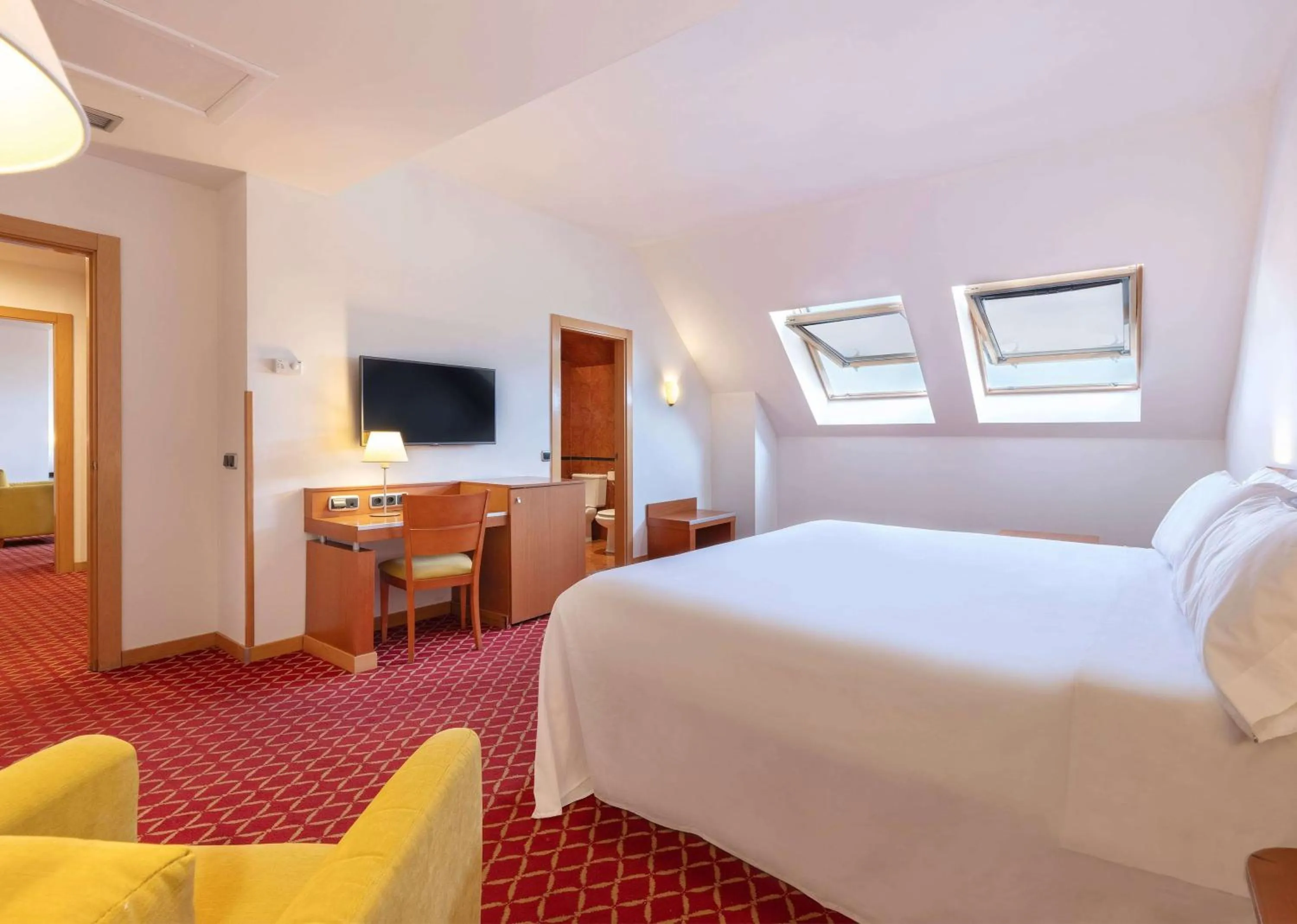 Bedroom, Bed in Hotel Zentral León