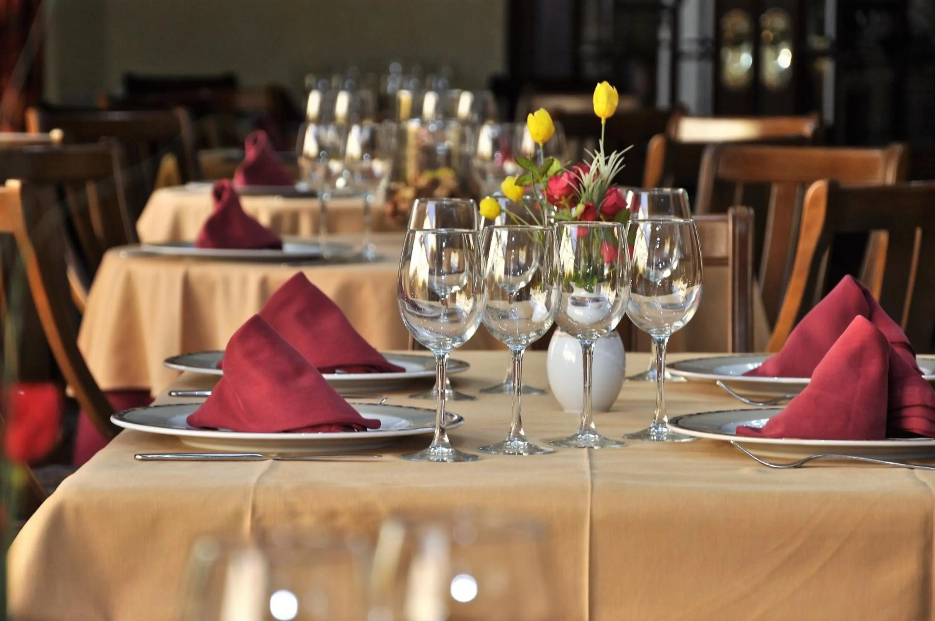 Restaurant/places to eat in Hotel Averroes