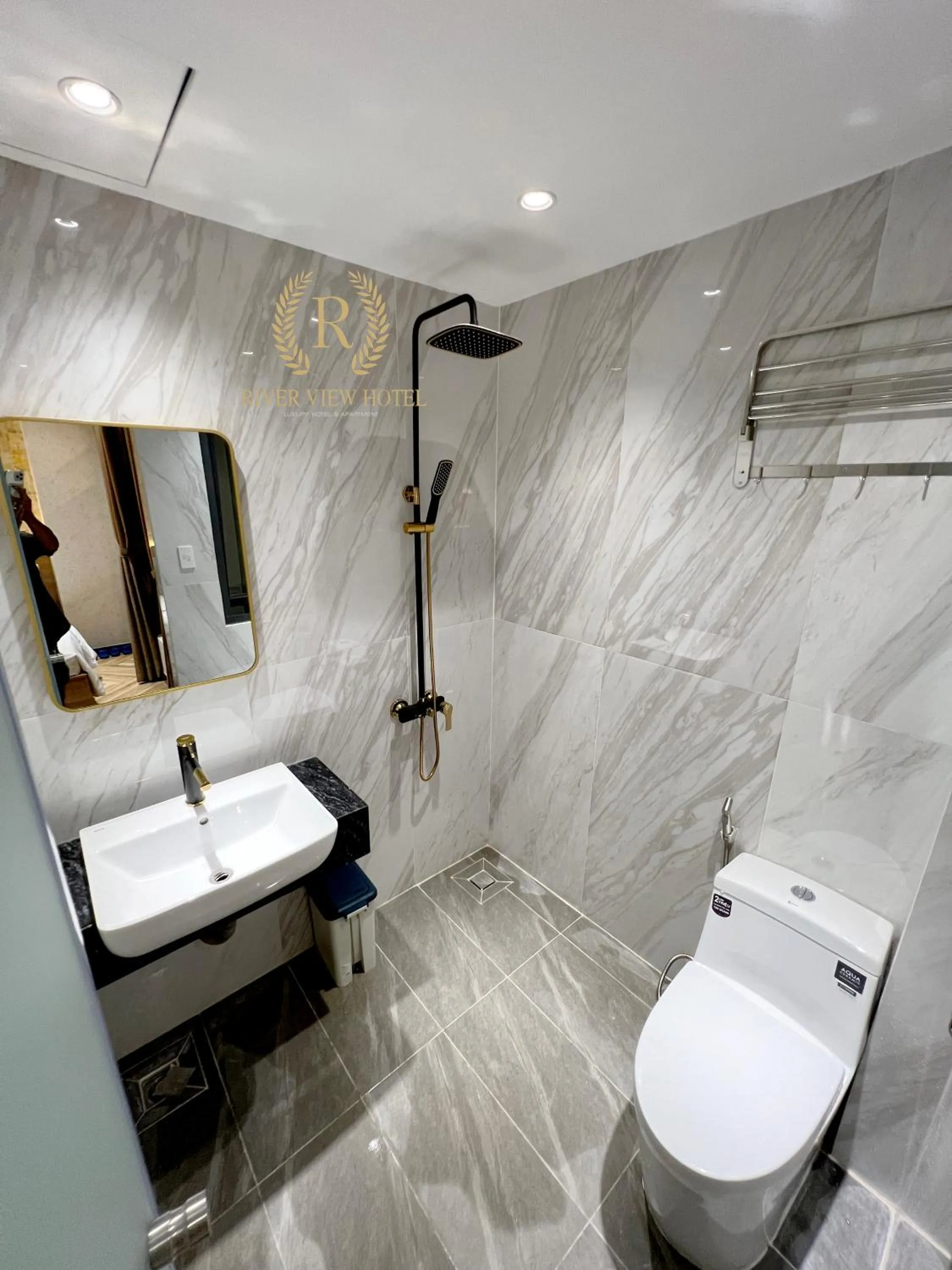 Shower in River View Hotel