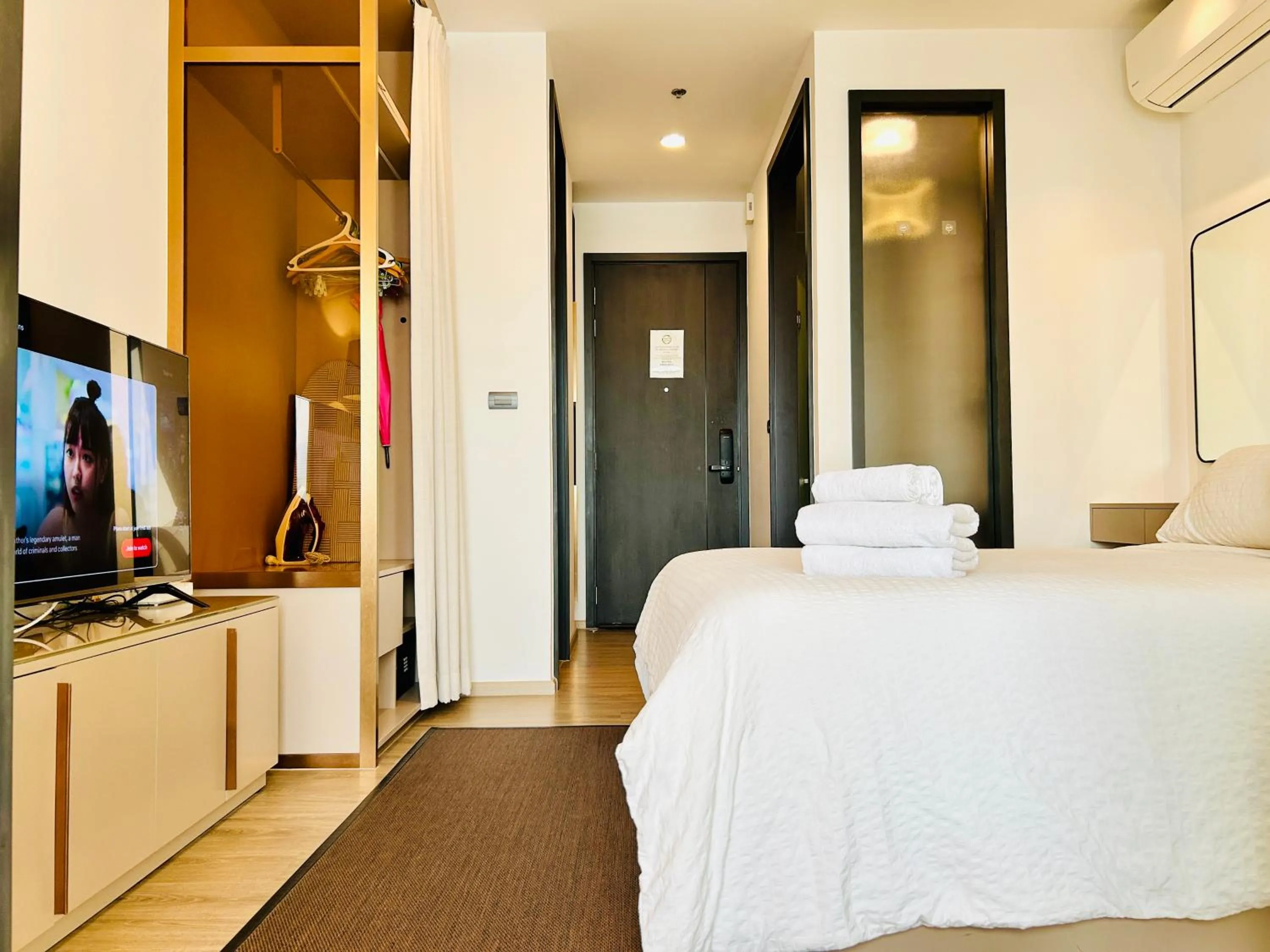 Bed in Edge Central Pattaya By YoYo