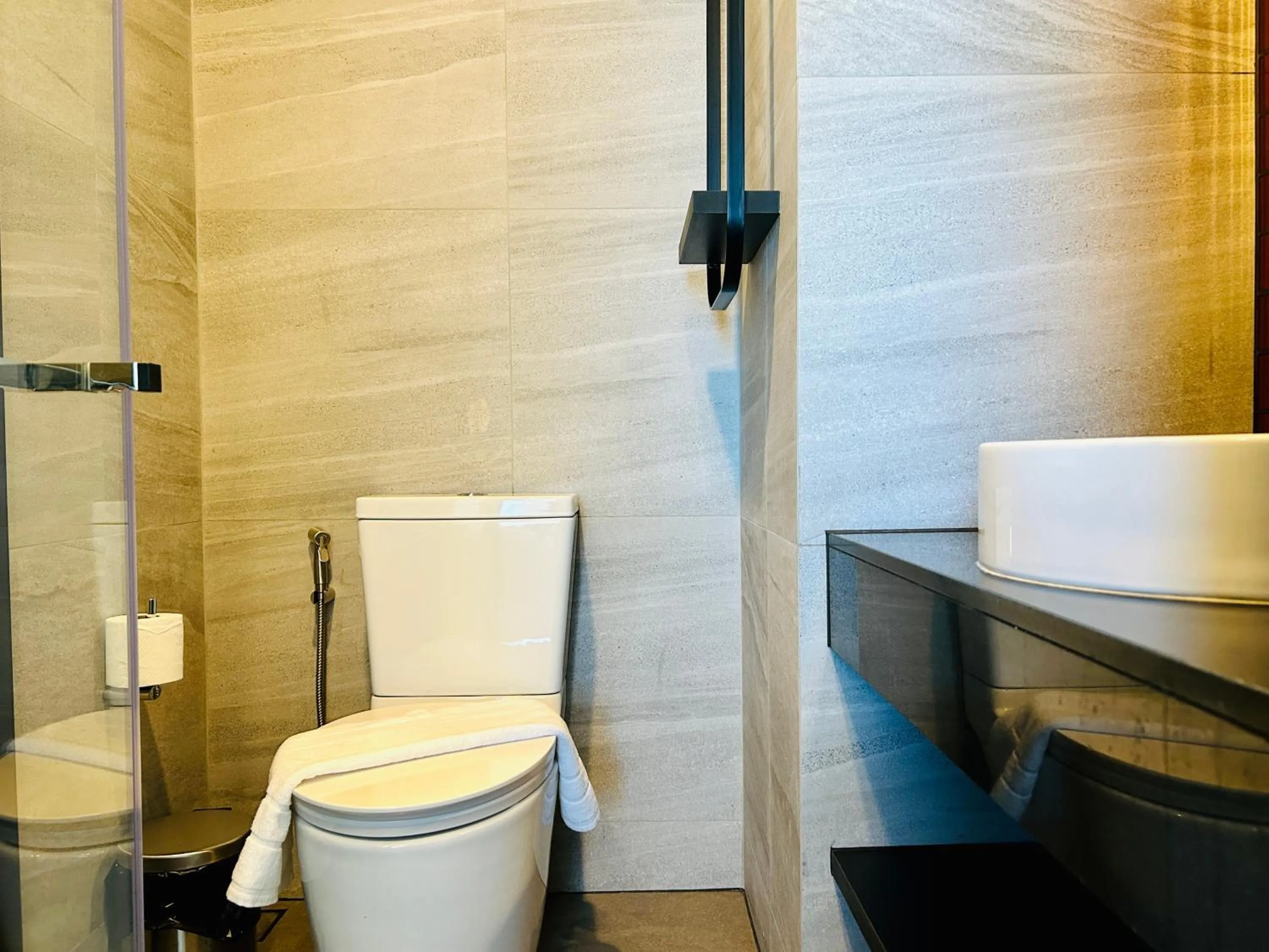 Shower in Edge Central Pattaya By YoYo