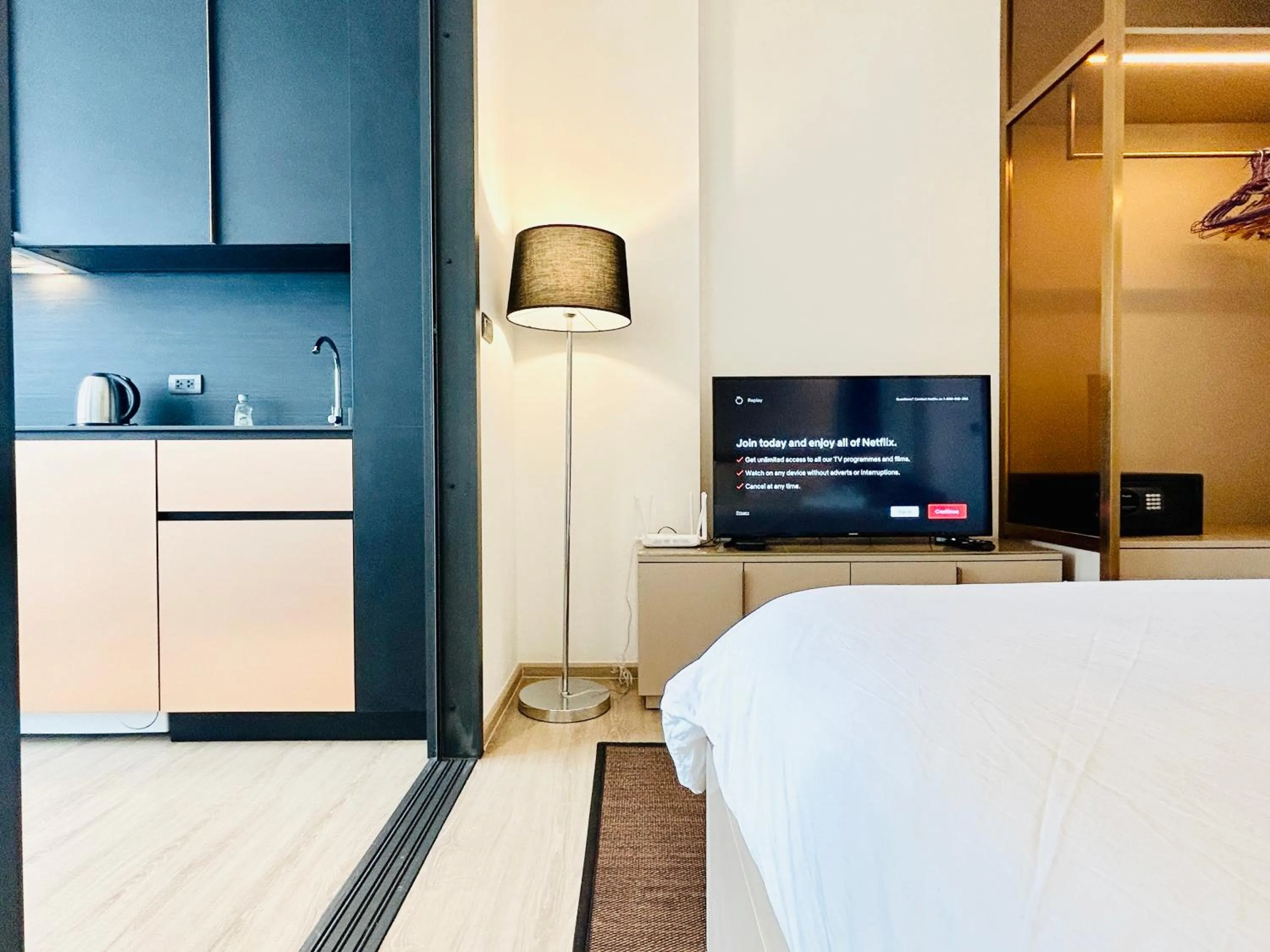 Bed in Edge Central Pattaya By YoYo