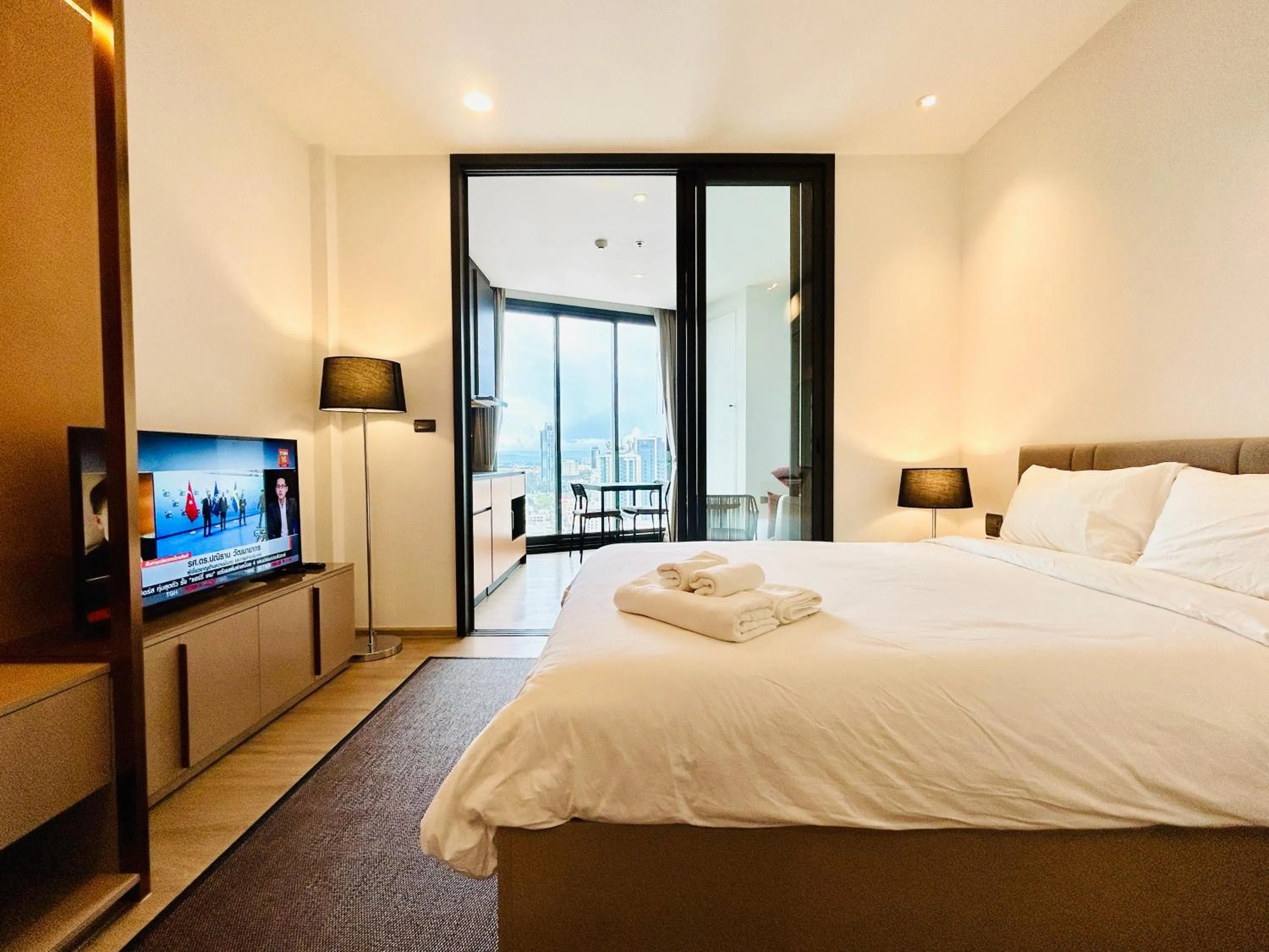 Bed in Edge Central Pattaya By YoYo