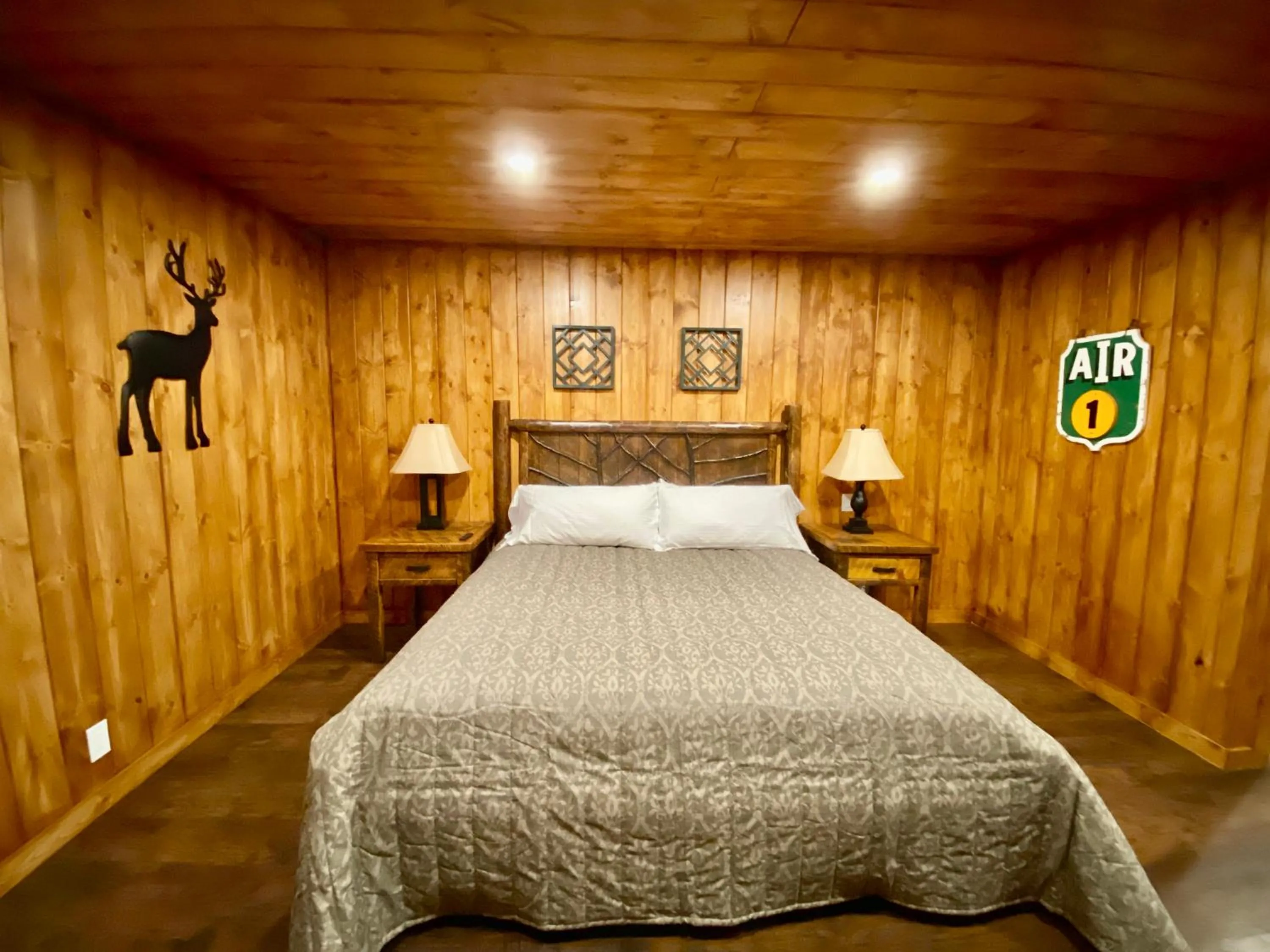 Bed in Idyllwild Inn