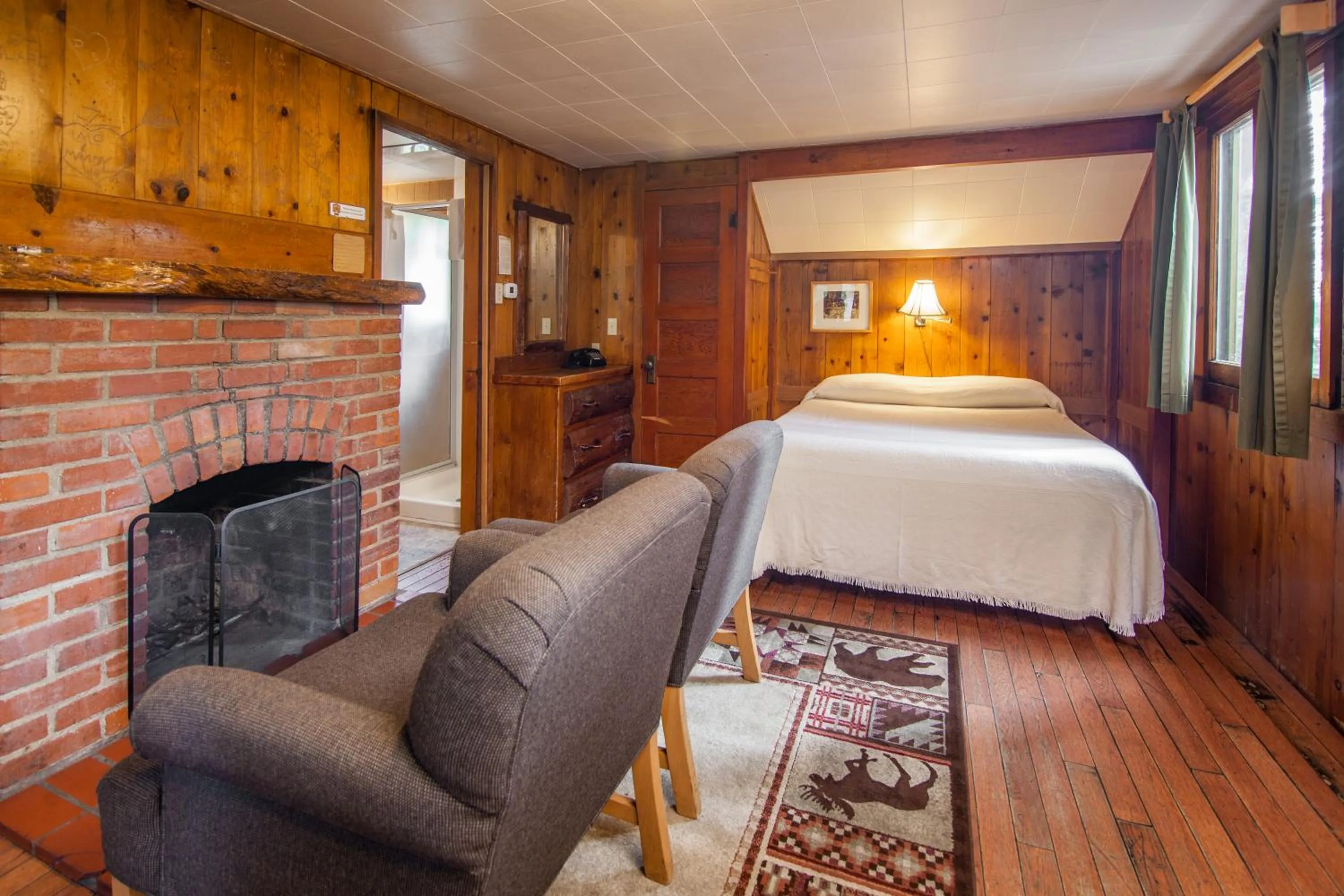 Bed in Idyllwild Inn