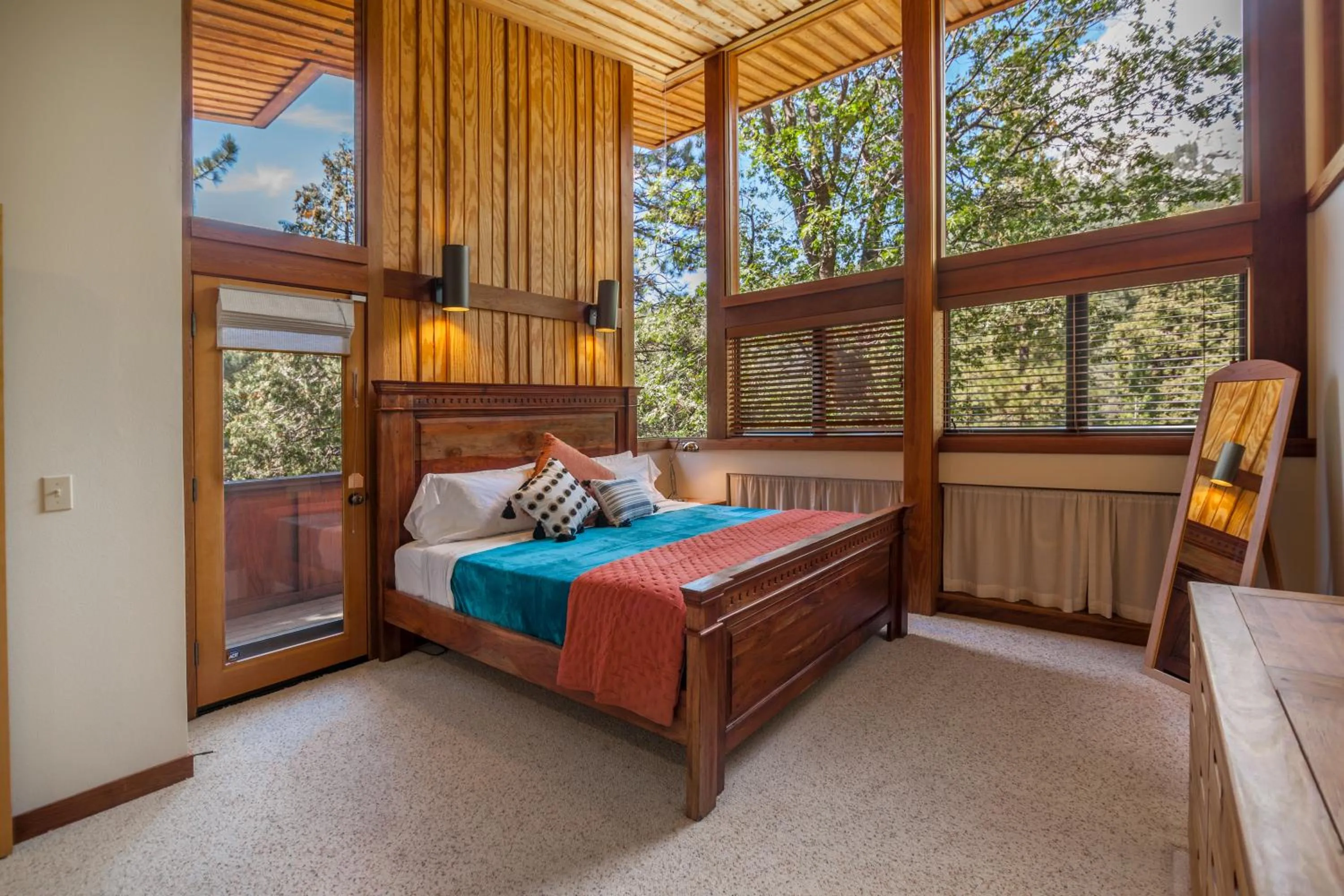 Bed in Idyllwild Inn