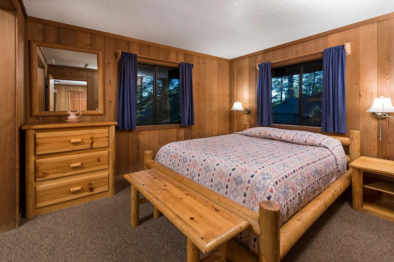 Bed in Idyllwild Inn