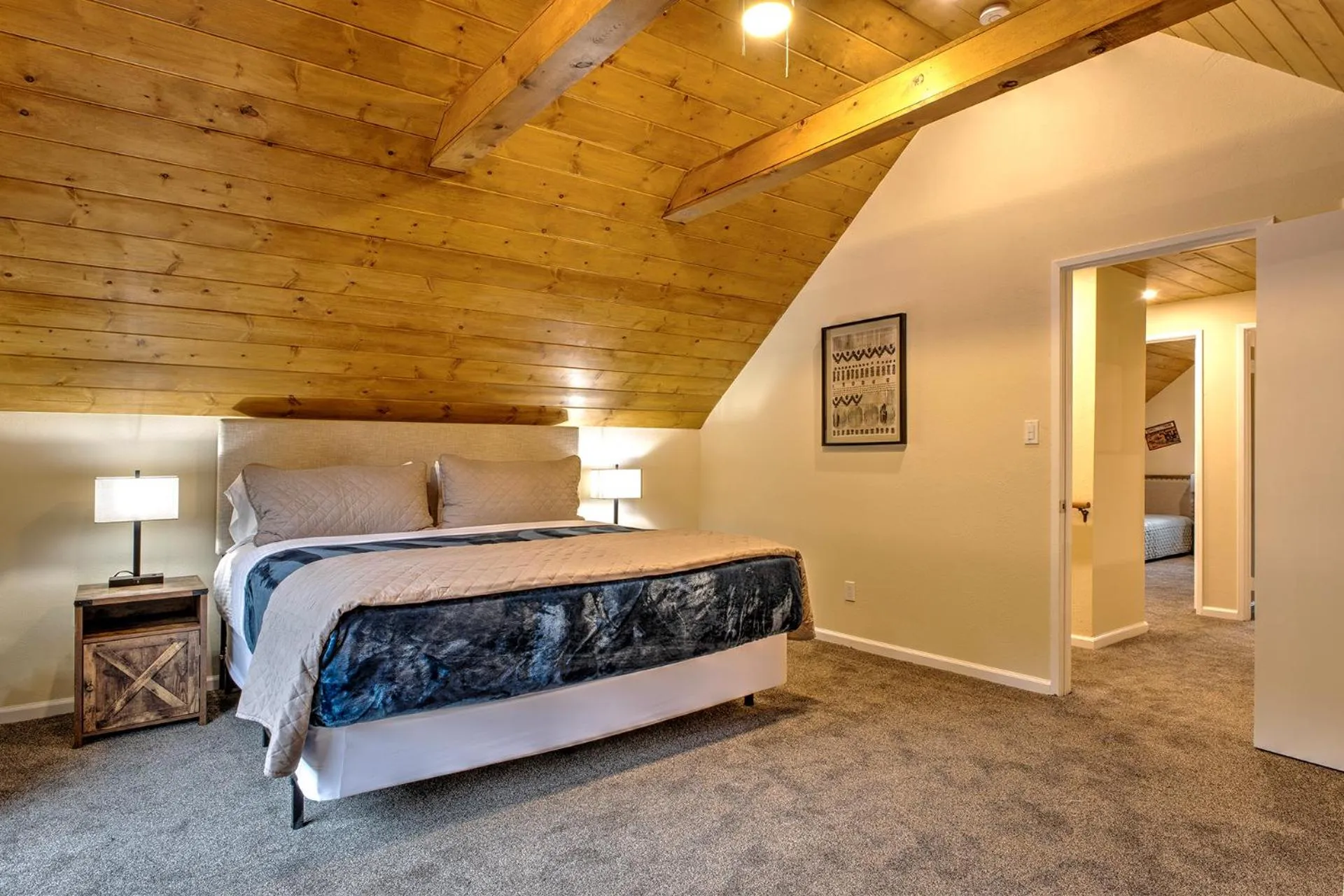 Bed in Idyllwild Inn