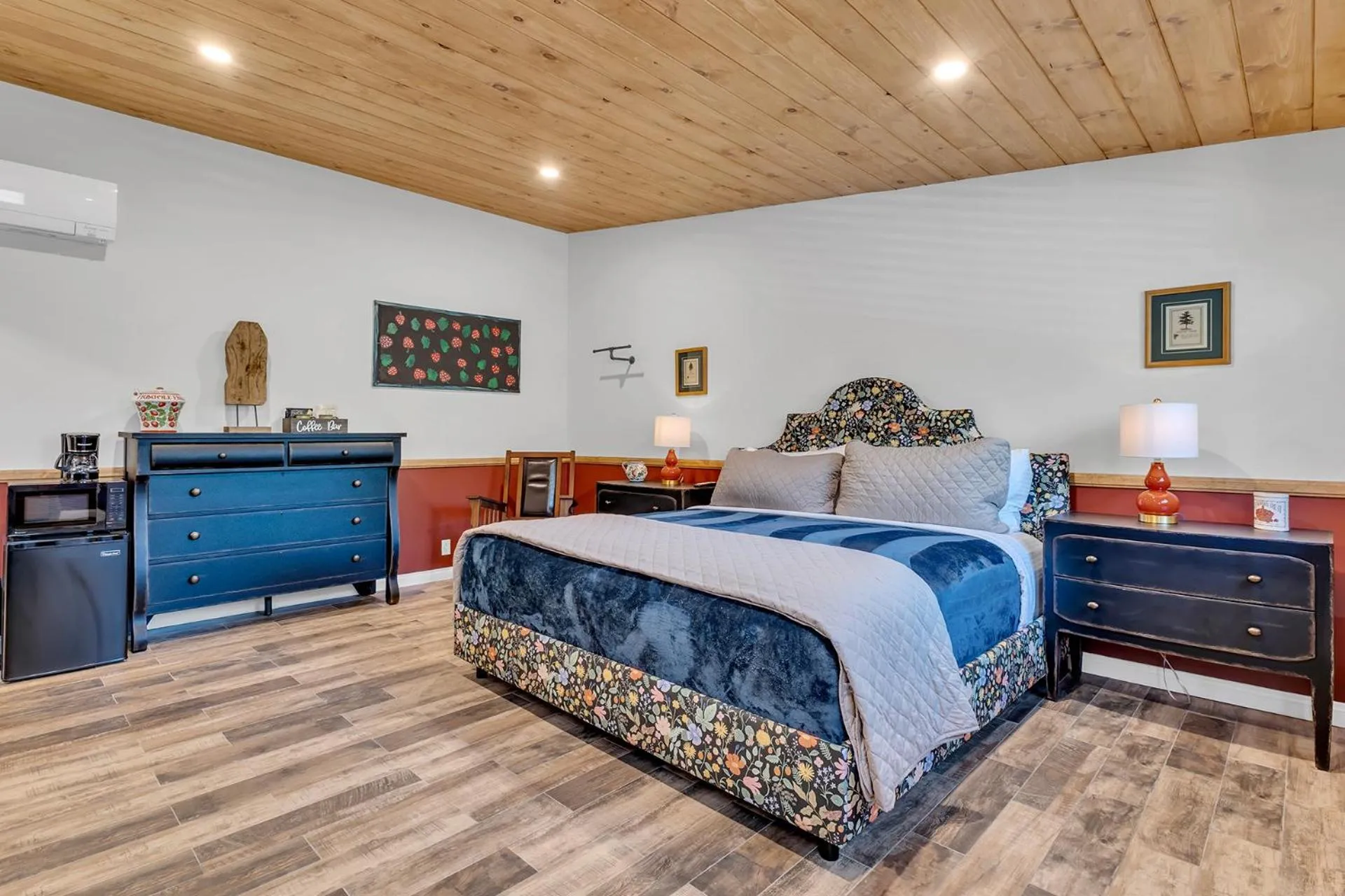 Bed in Idyllwild Inn