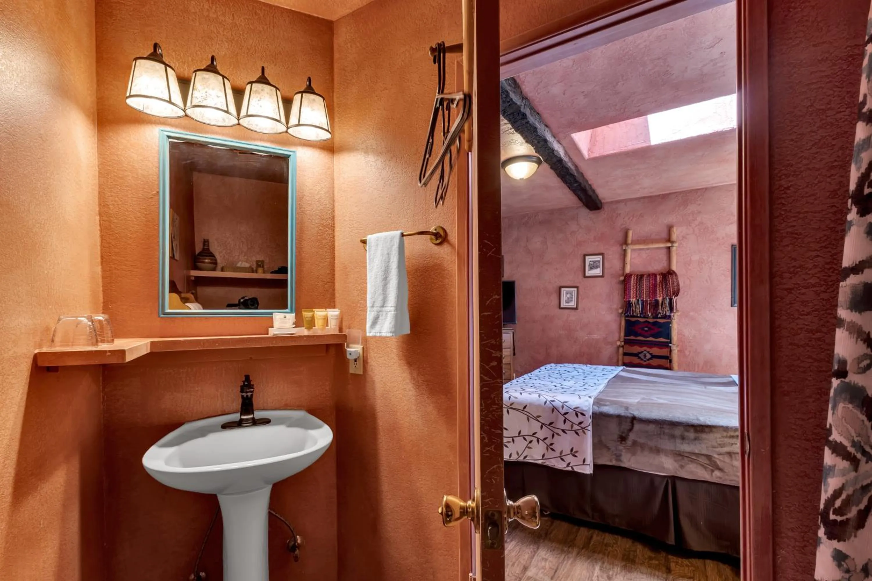 Bed in Idyllwild Inn