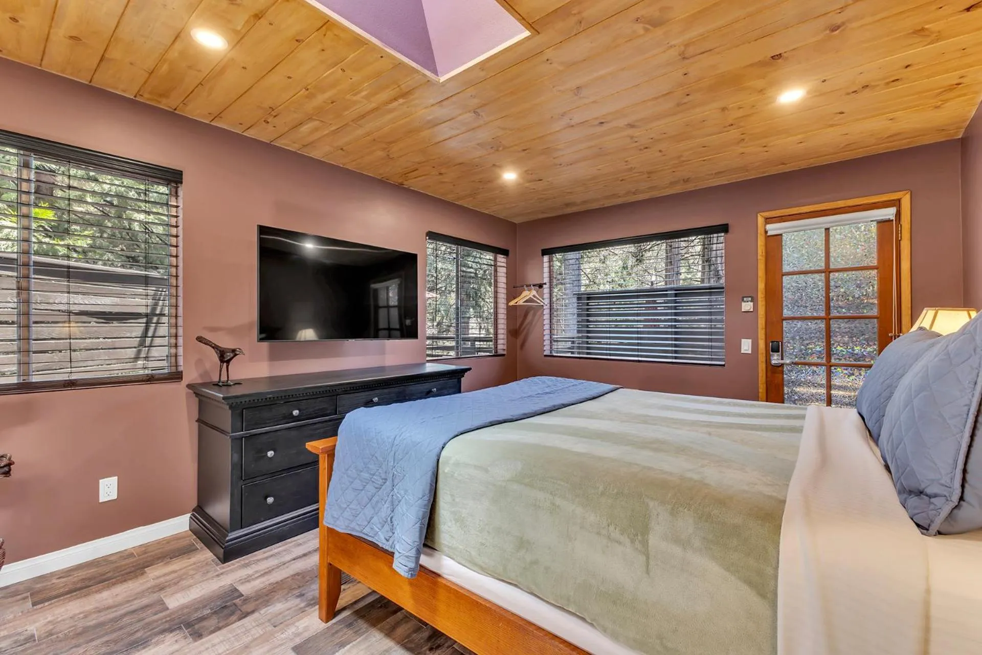 Bed in Idyllwild Inn