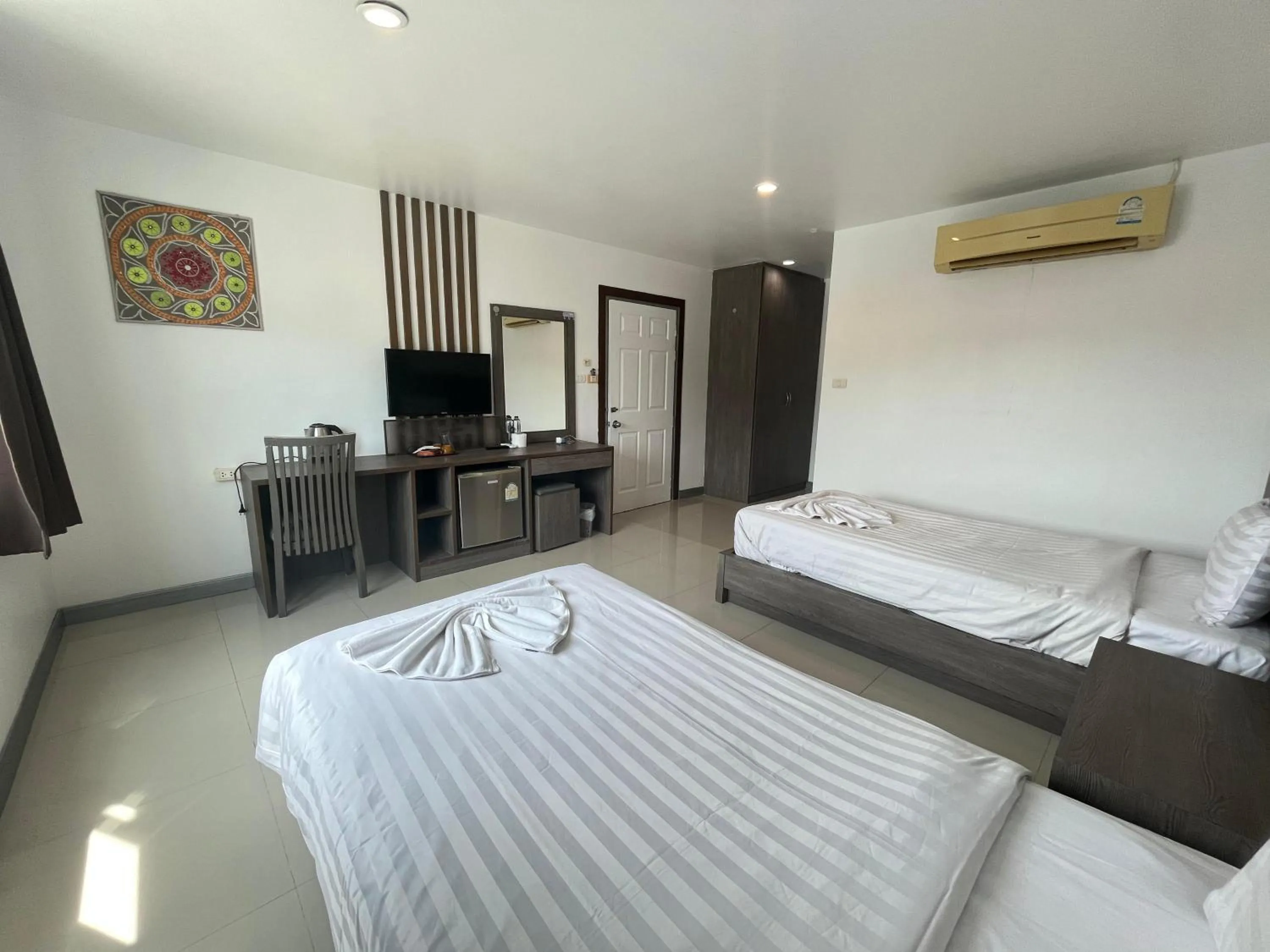 Photo of the whole room, Bed in Cocoon Patong Hotel