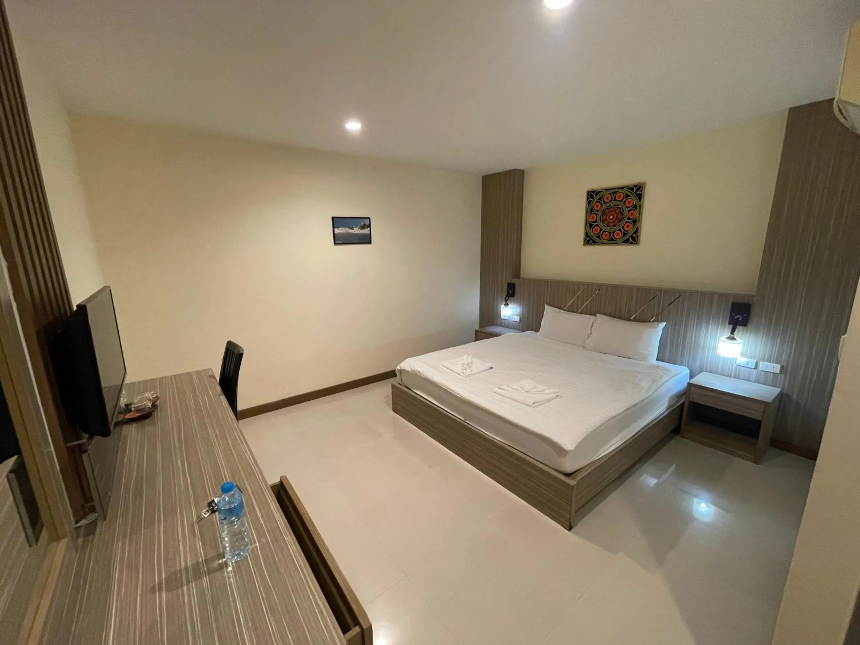 Photo of the whole room, Bed in Cocoon Patong Hotel
