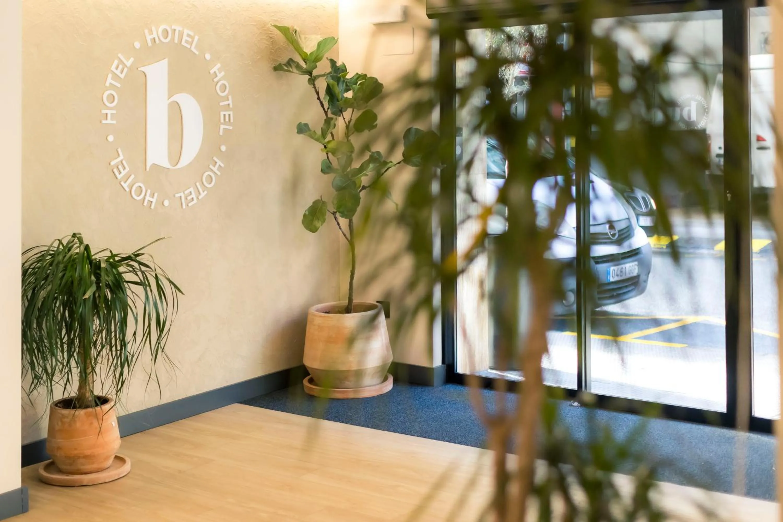 Facade/entrance in Hotel Burlada