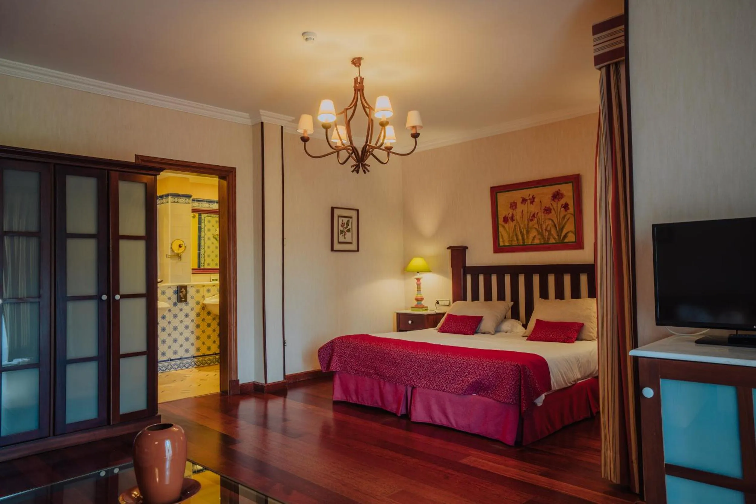 Bedroom, Bed in Hotel Spa Villalba