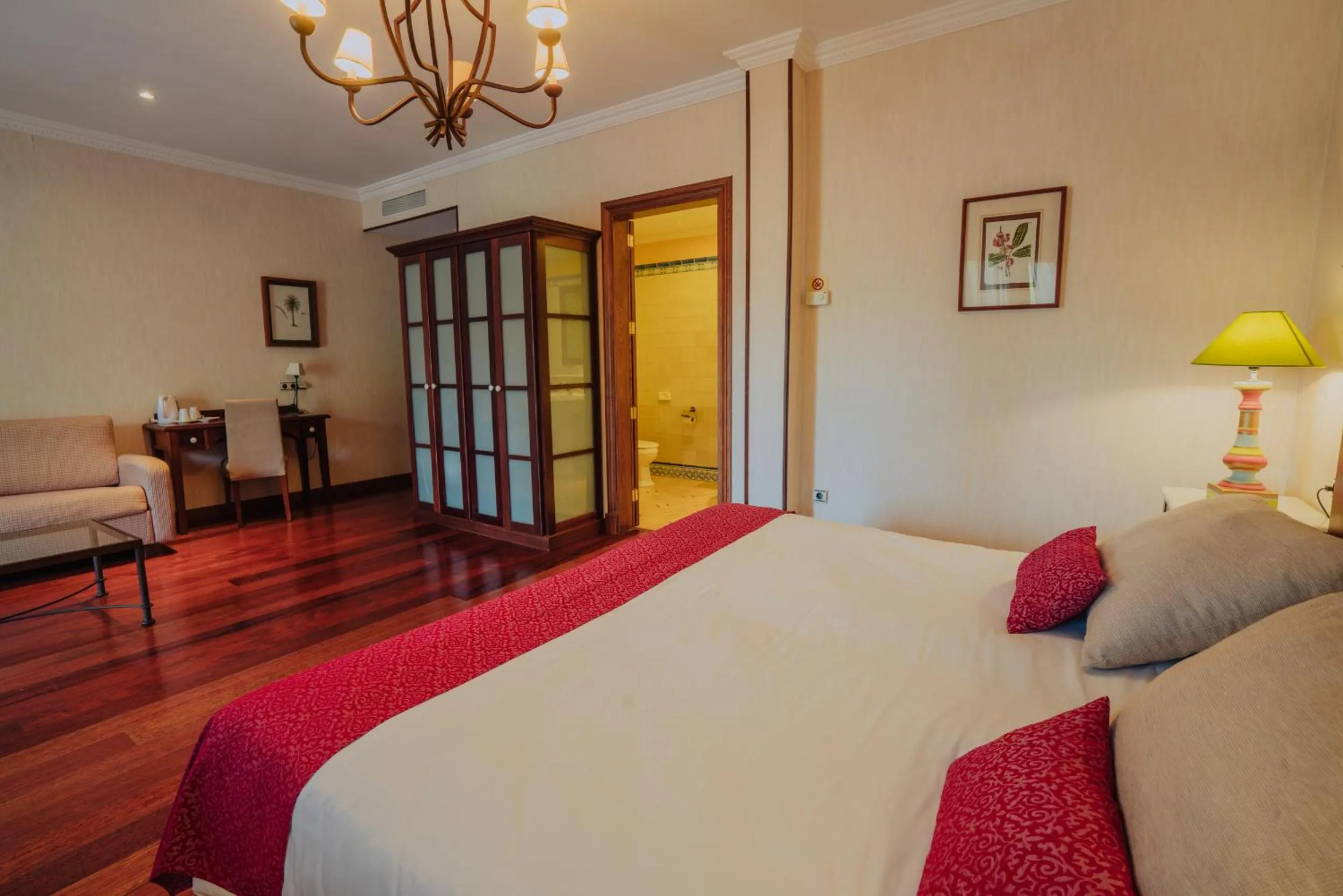 Bedroom, Bed in Hotel Spa Villalba