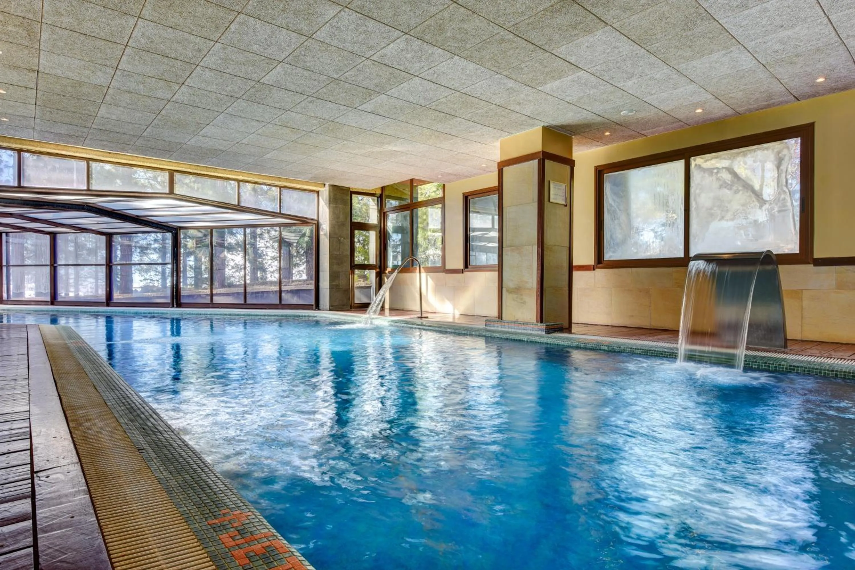 Swimming pool in Hotel Spa Villalba