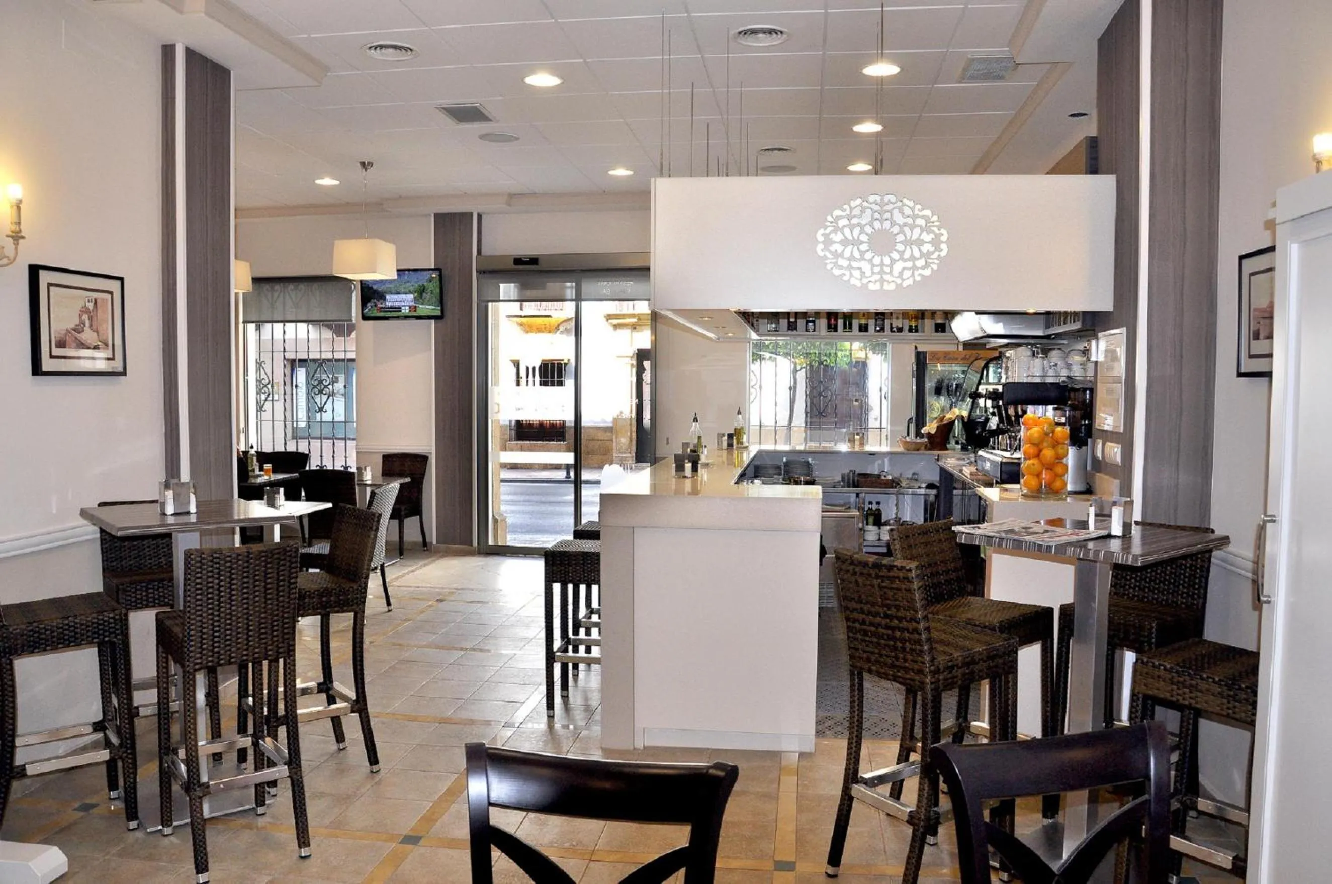 Lounge or bar in Hotel Maestranza