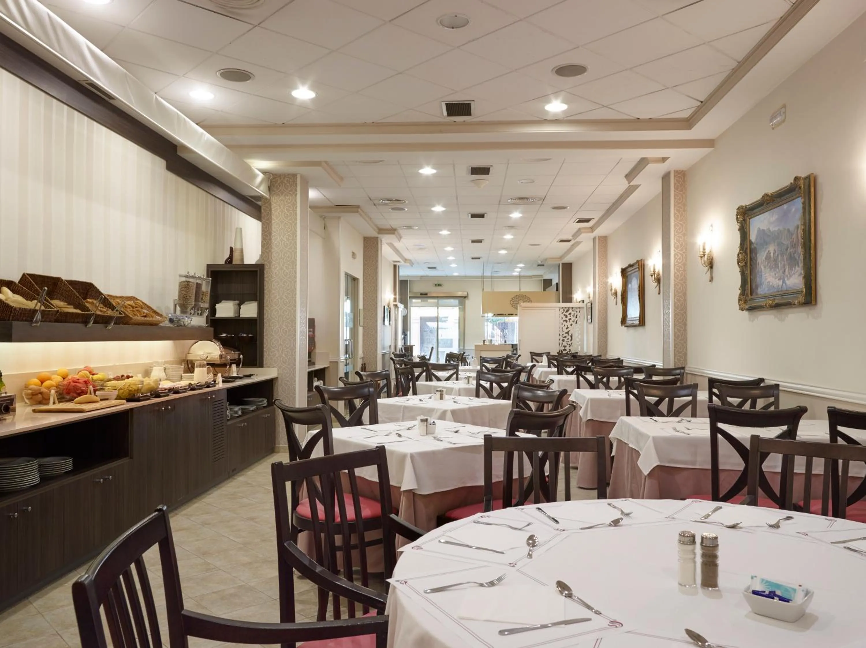 Restaurant/places to eat in Hotel Maestranza