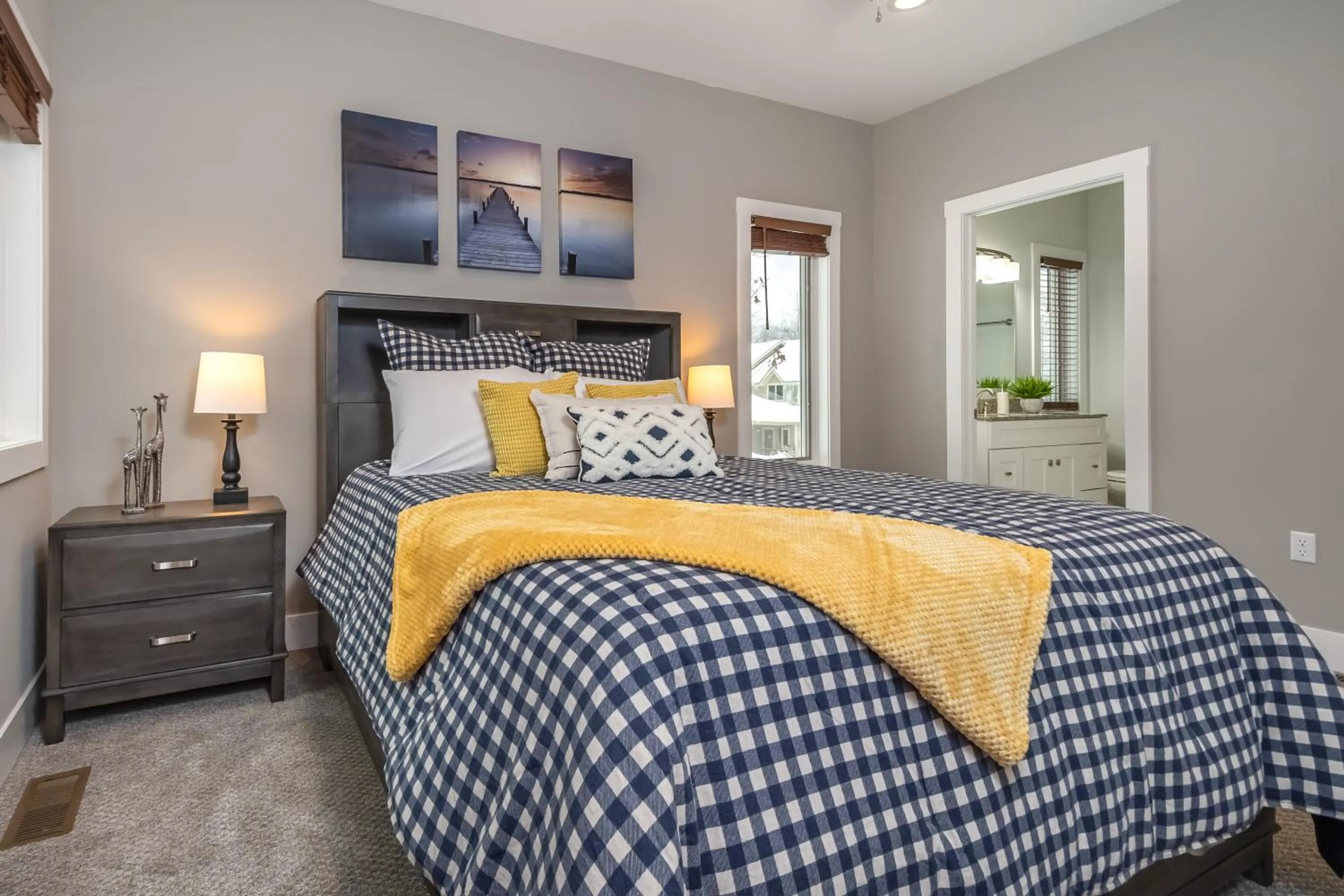 Property building, Bed in Alla Famiglia