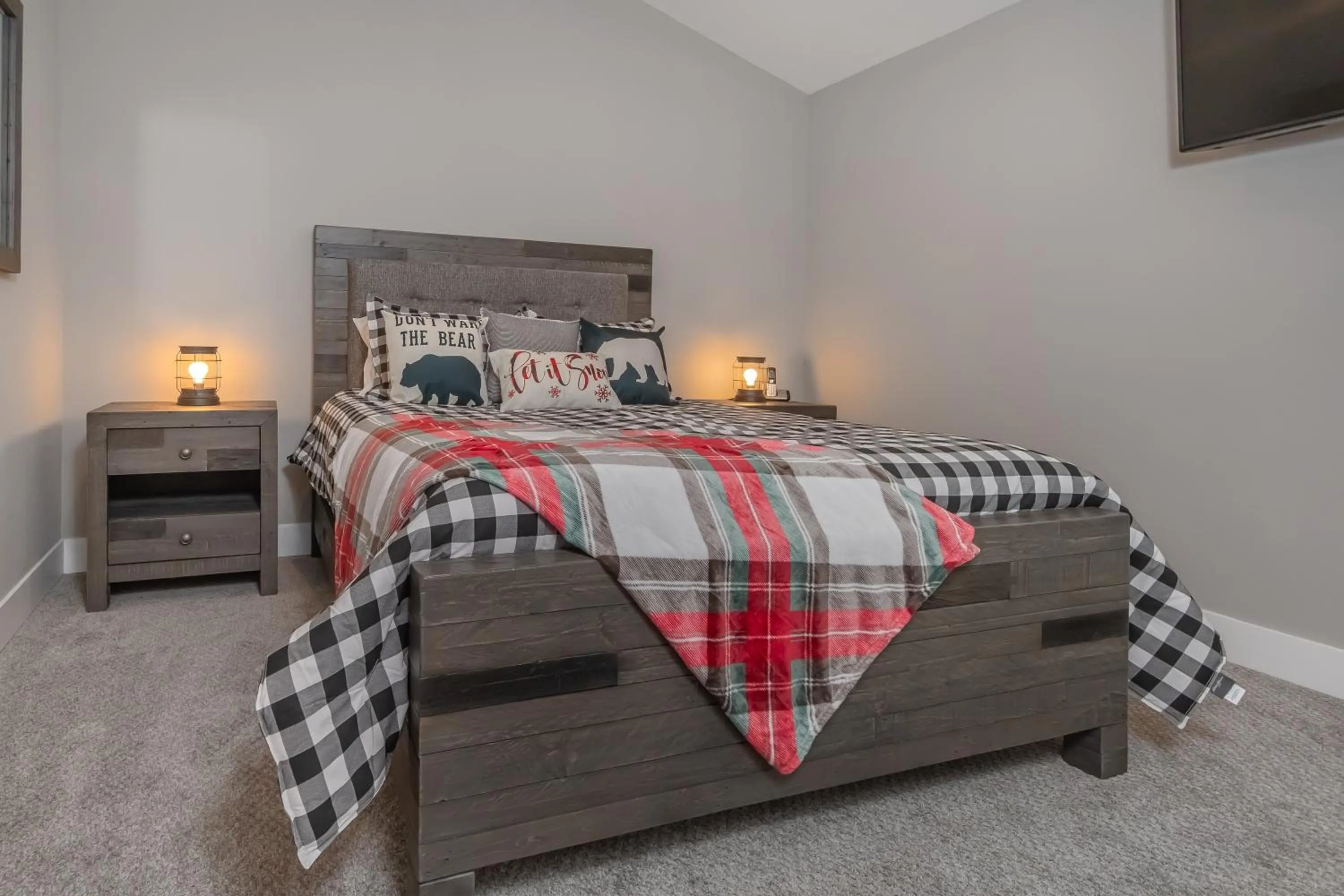 Property building, Bed in Alla Famiglia