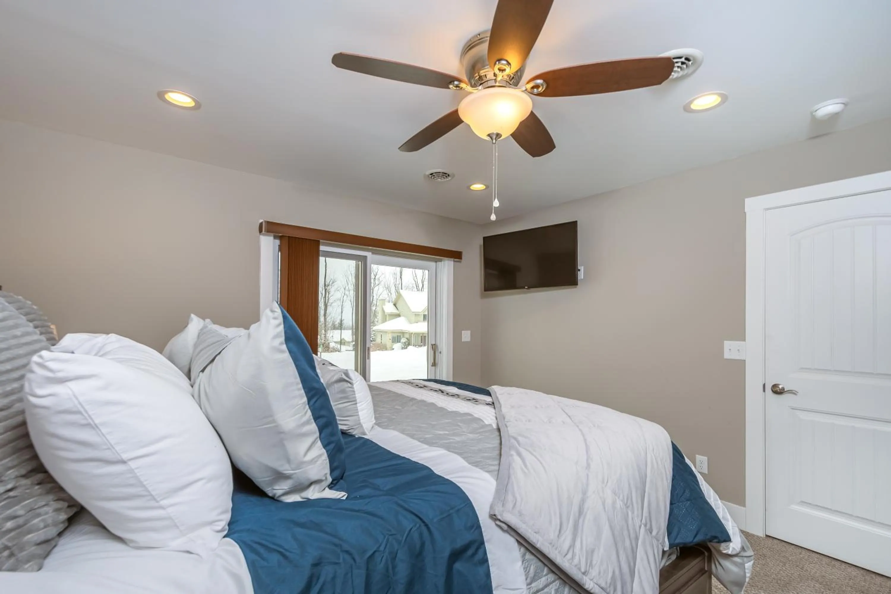 Property building, Bed in Alla Famiglia